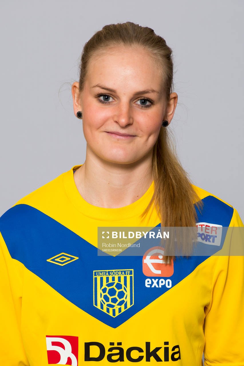 Damfotbollsspelaren Therese Boström, Umeå Södra, poserar för ett porträtt den 15 mars 2014 i Solna.