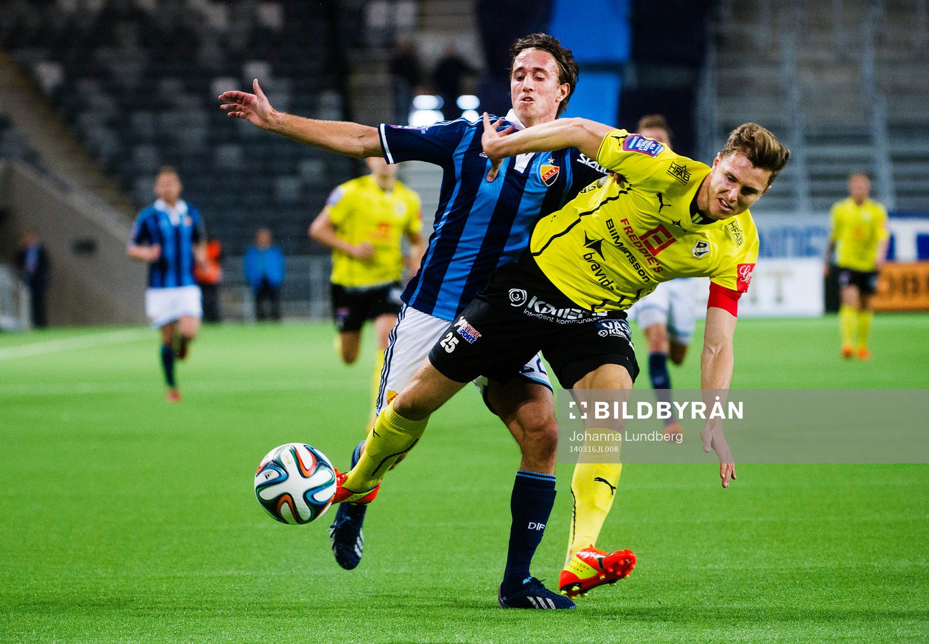 Djurgårdens  Philip Hellqvist  och Halmstads Rickard