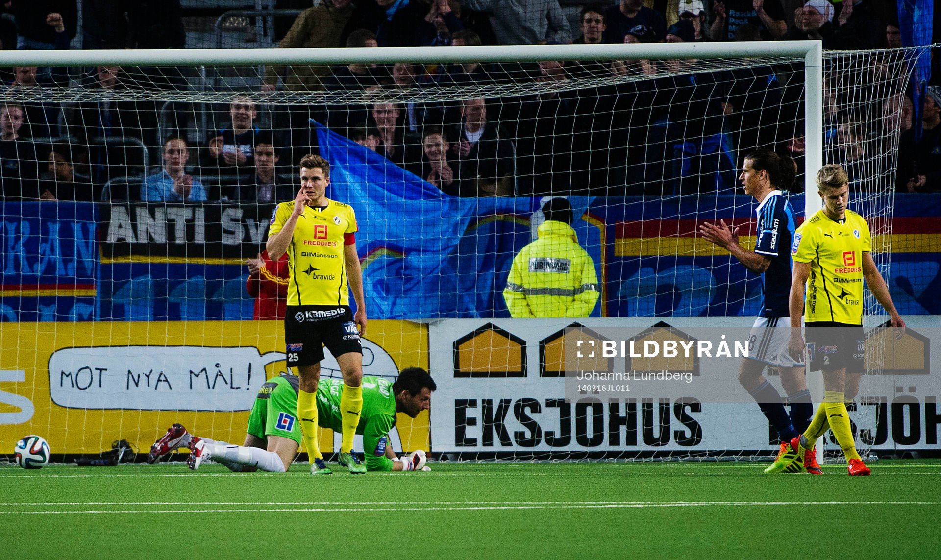 Halmstads målvakt Stojan Lukic, Rickard Magyar och Viktor