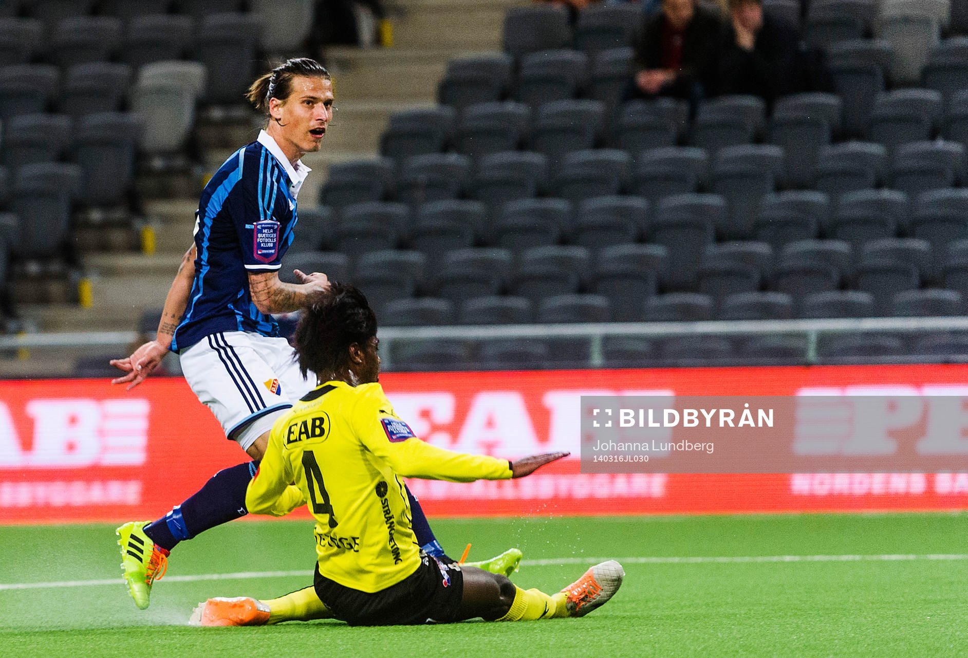 Djurgårdens Aleksandar Prijovic stoppas av Halmstads