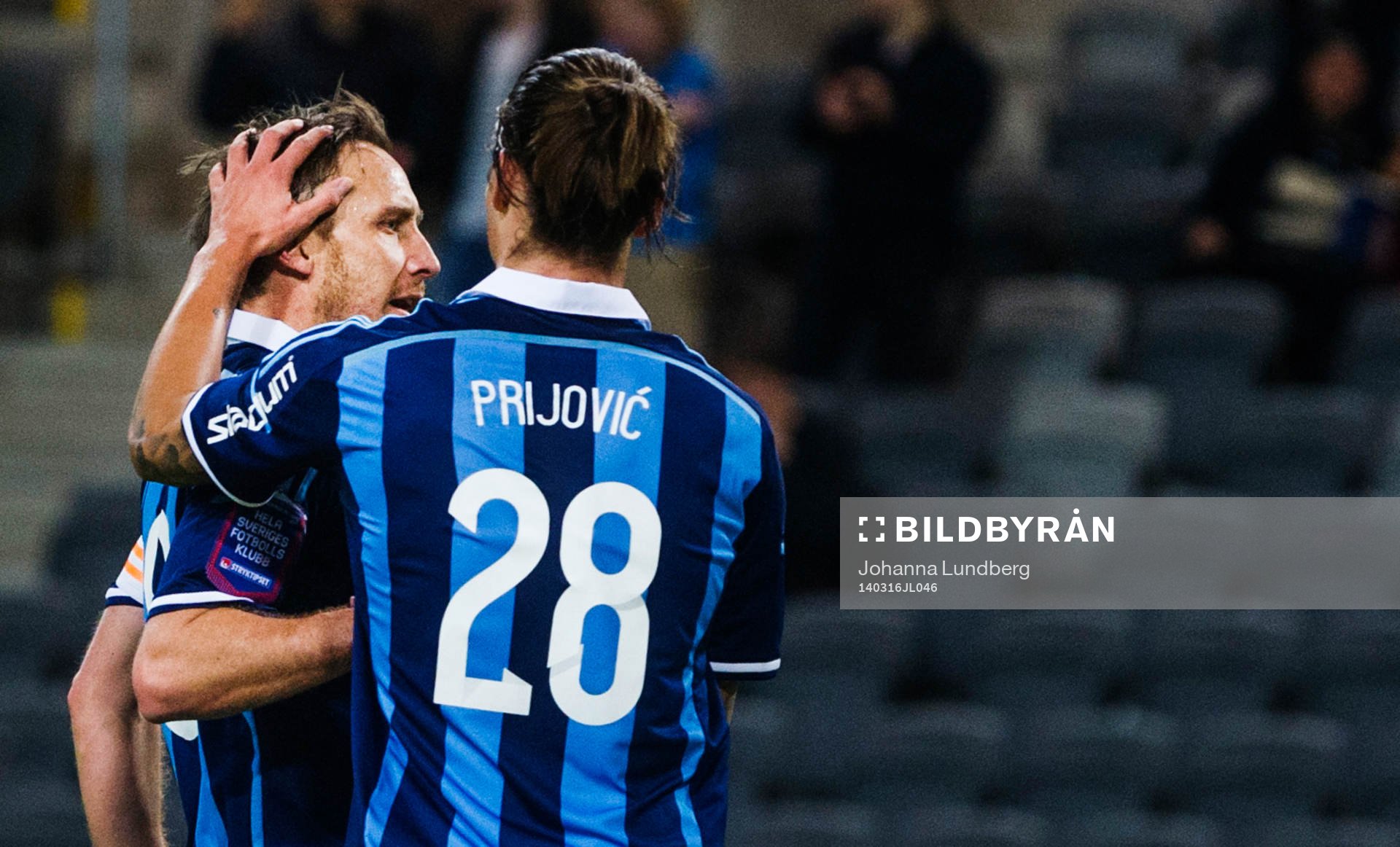 Djurgårdens Andreas Johansson  jublar och kramas om av