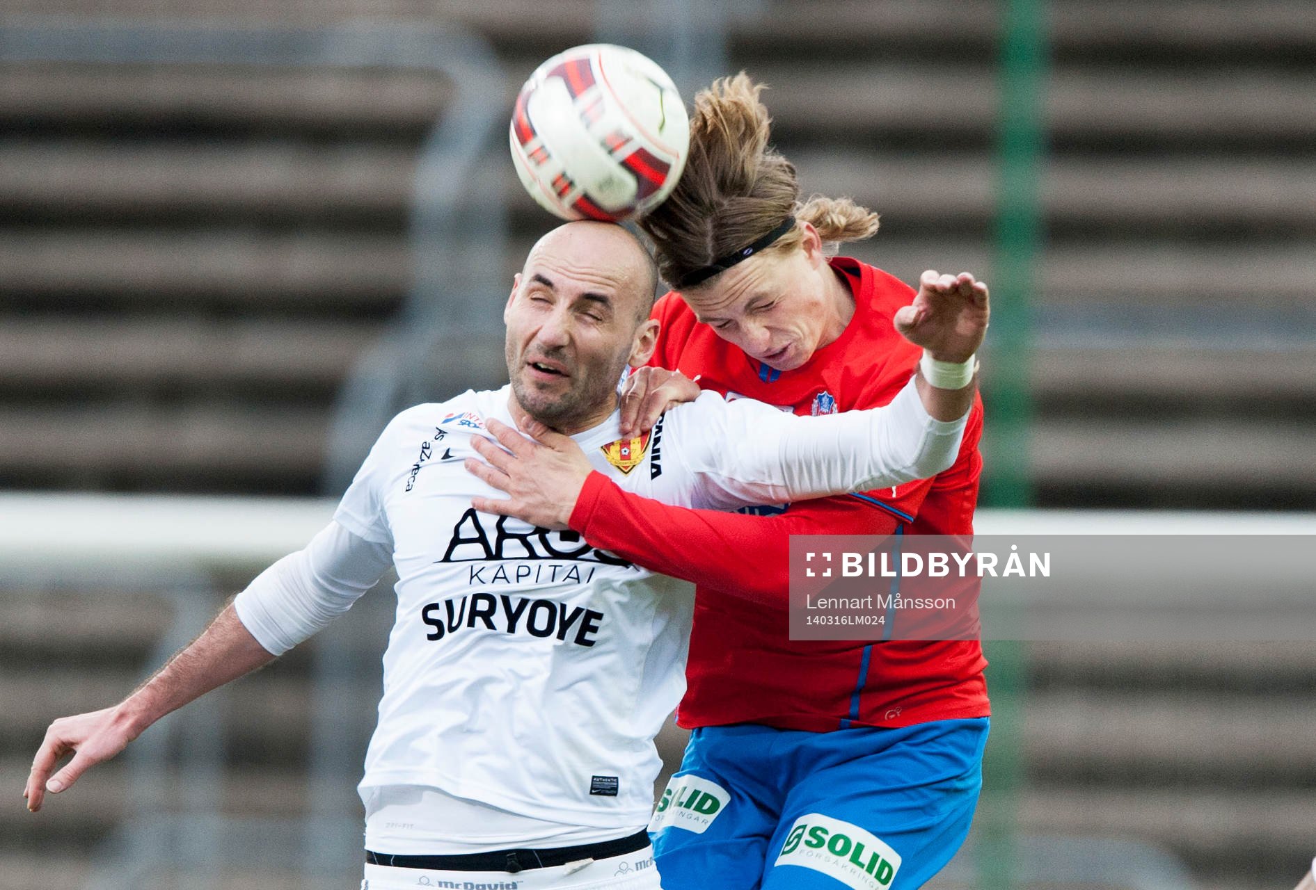 Helsingborgs Carl Johansson och Syrianskas Dinko Felic i