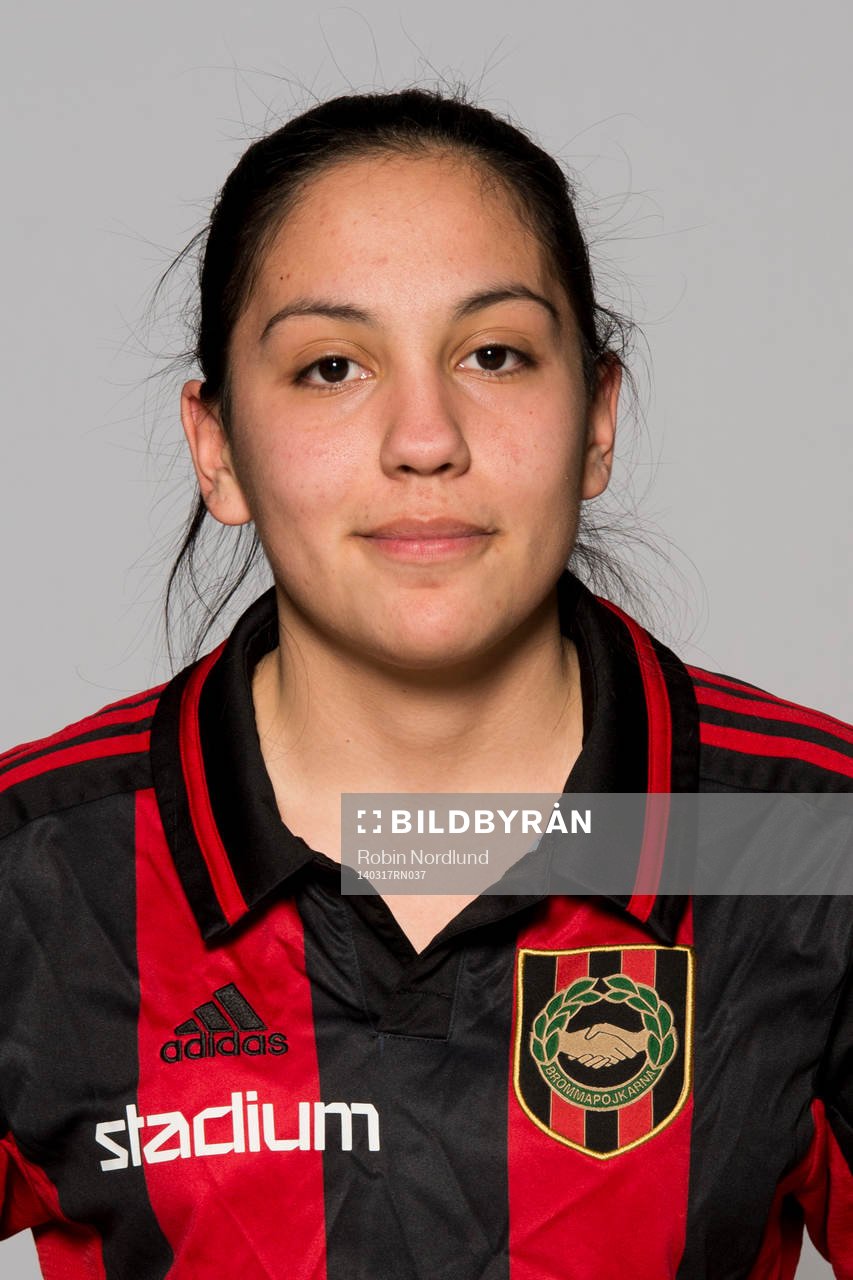 Damfotbollsspelaren Michelle Rojas, Brommapojkarna