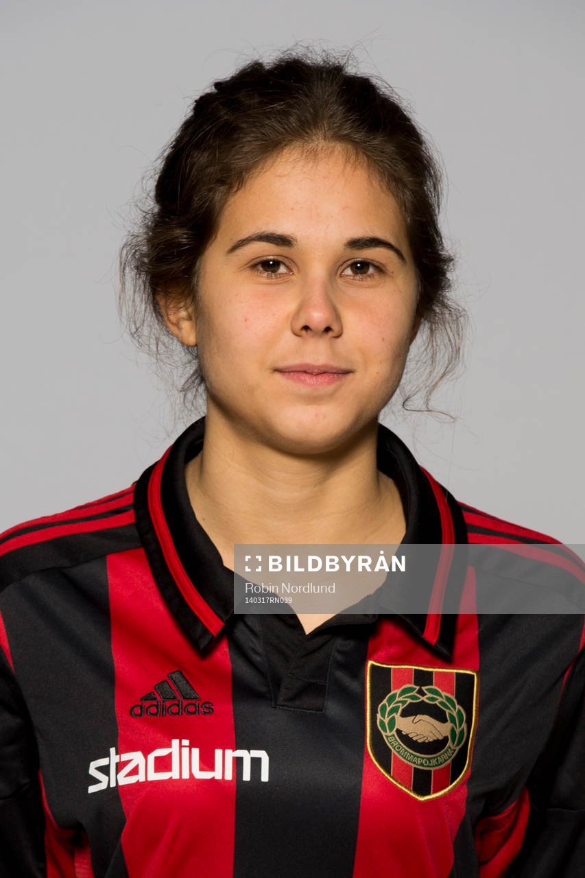 Damfotbollsspelaren Julia Olsson, Brommapojkarna