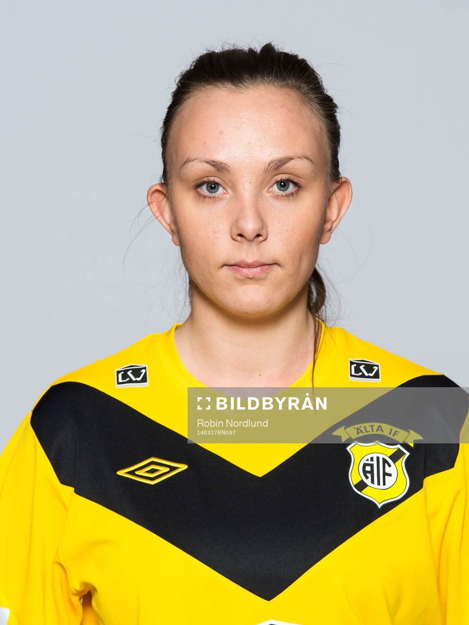 Damfotbollsspelaren Josefine Andersson, Älta, poserar för ett porträtt den 17 mars 2014 i Solna.