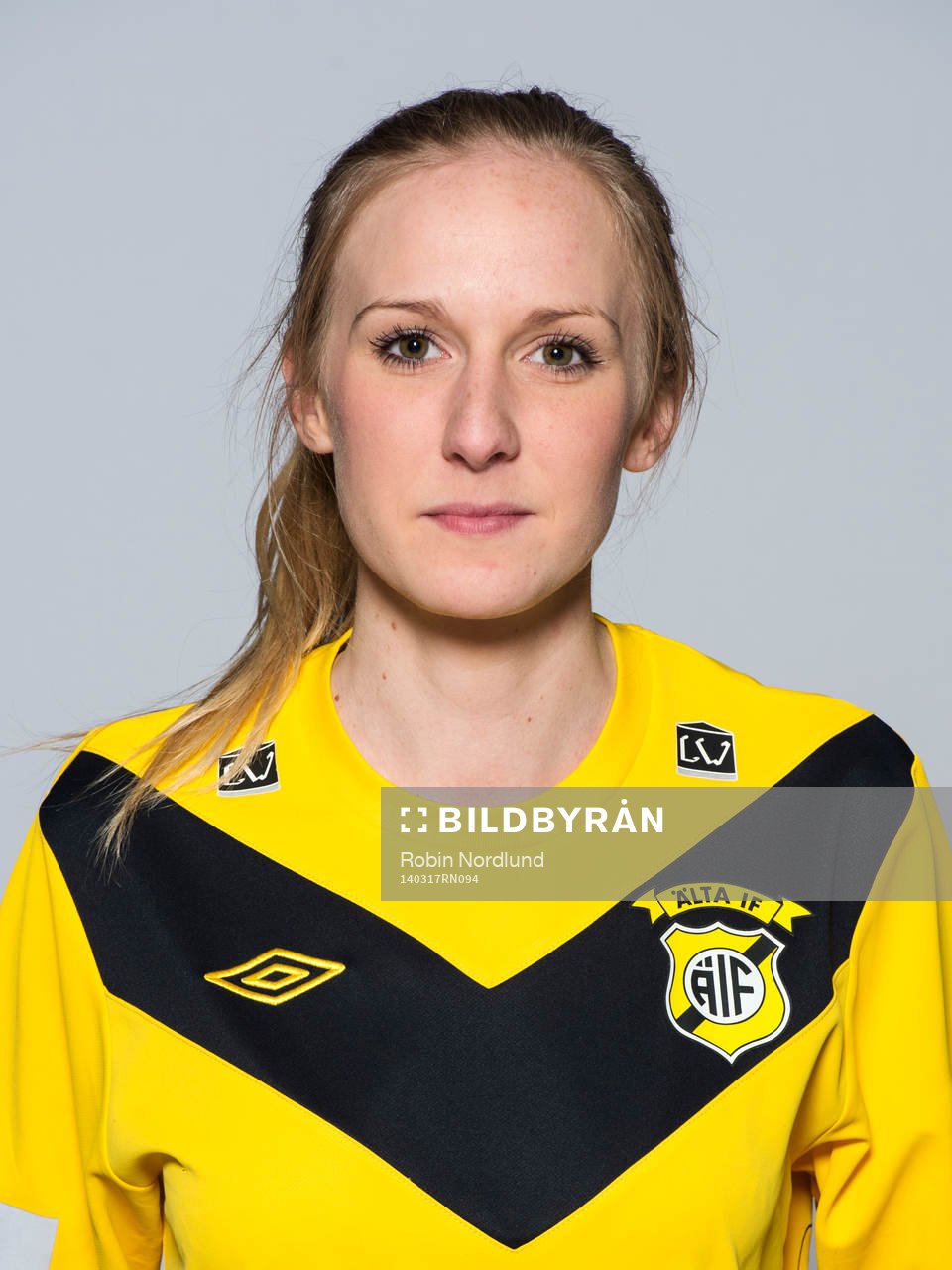 Damfotbollsspelaren Emily Olsson, Älta