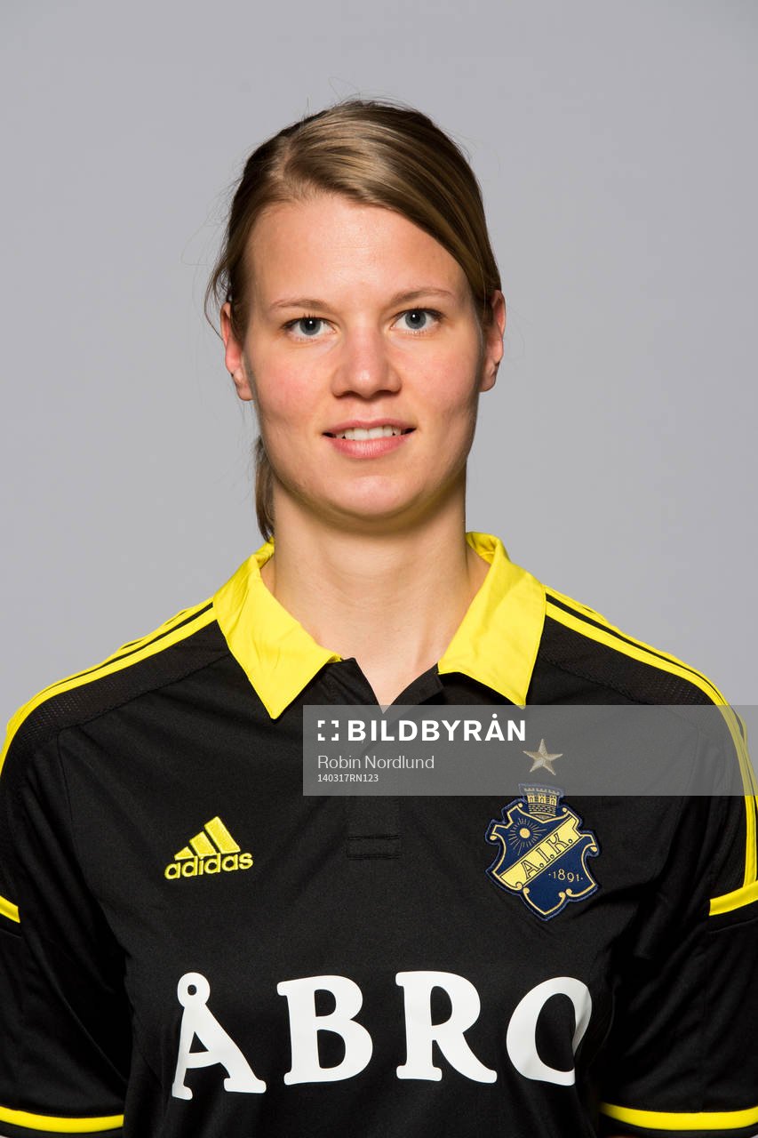 Damfotbollsspelaren Maija Saari, AIK