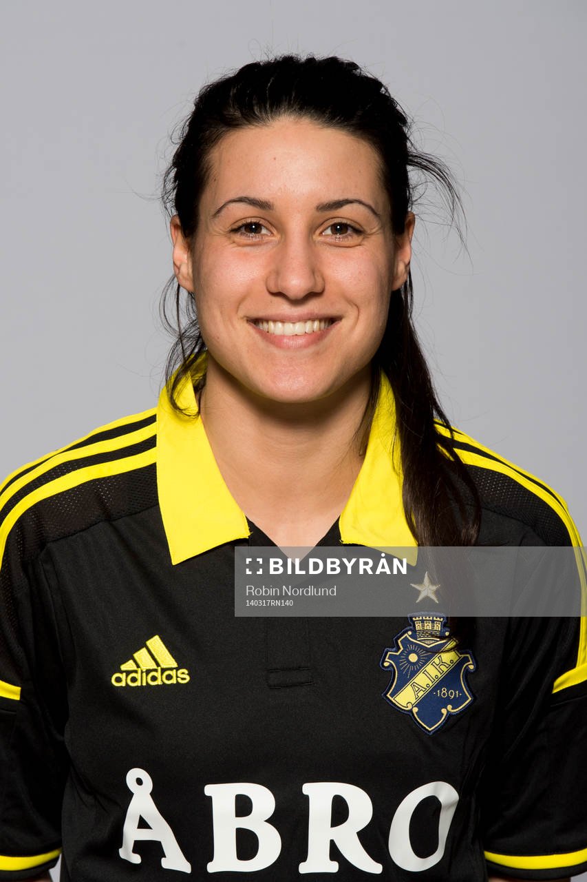Damfotbollsspelaren Jessy Sharro, AIK, poserar för ett porträtt  den 17 mars 2014 i Solna.