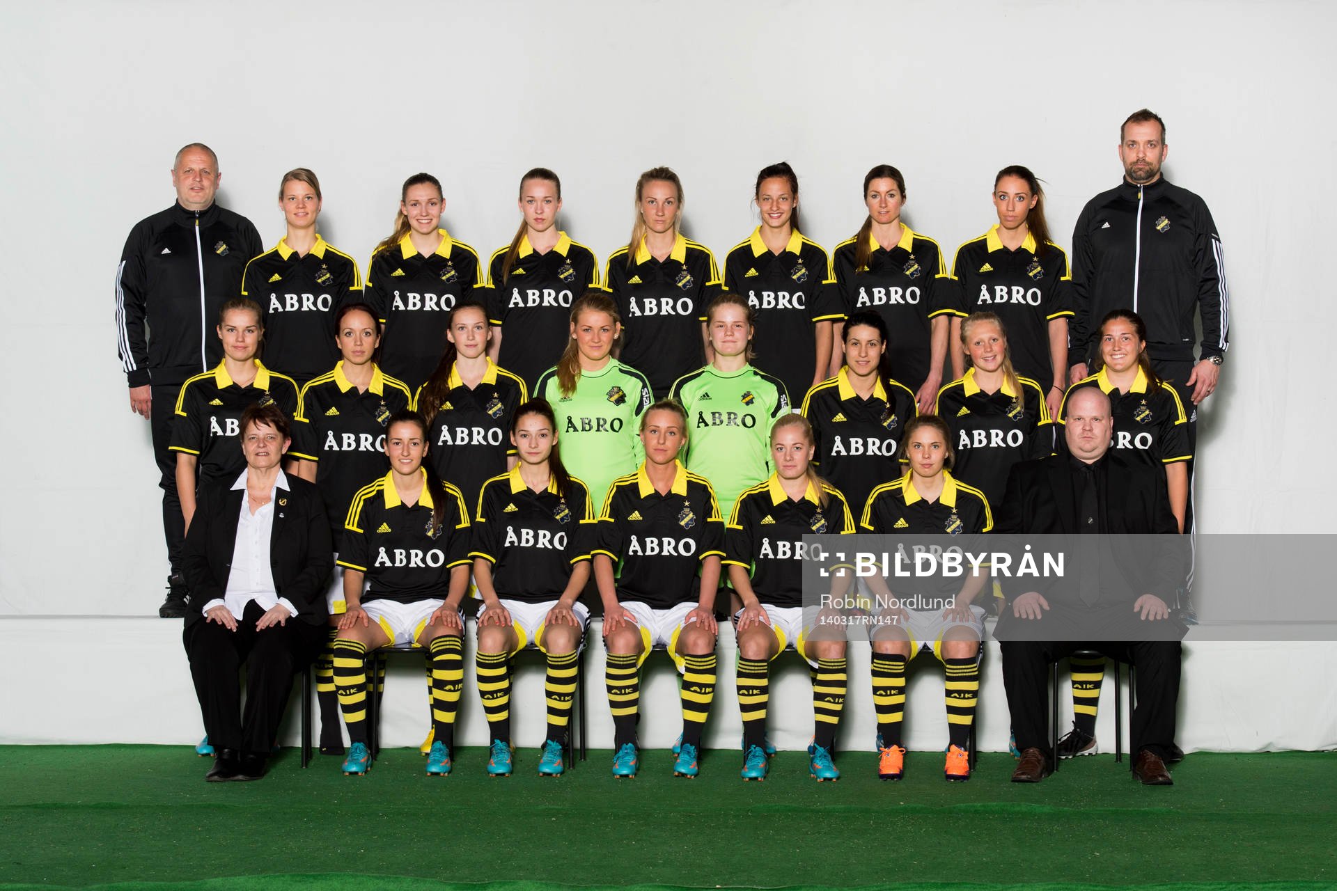 Spelare i damfotbollslaget AIK