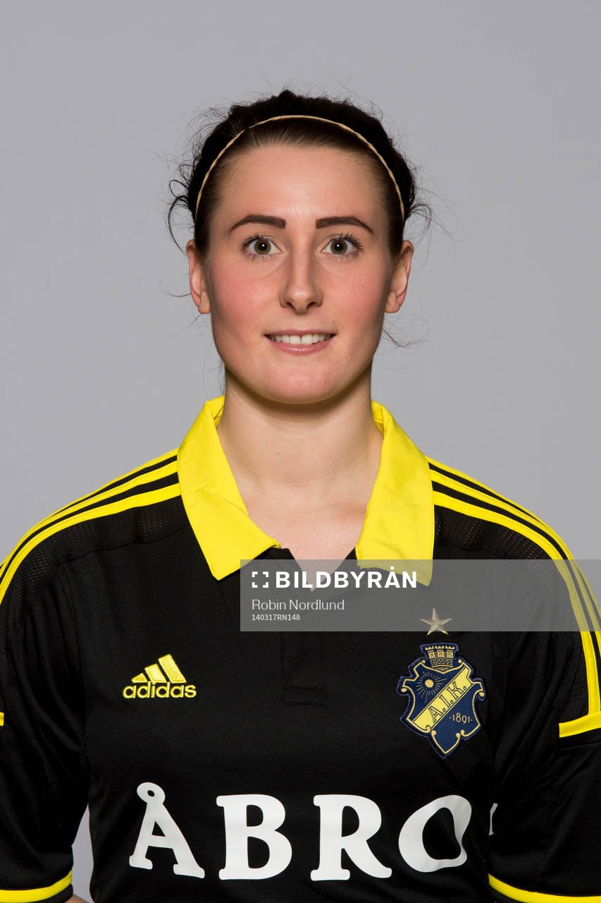 Damfotbollsspelaren Julia Molin, AIK, poserar för ett porträtt  den 17 mars 2014 i Solna.