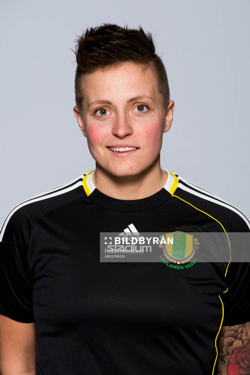 Damfotbollsspelaren Pernilla Ebberyd, Bollstanäs, poserar för ett porträtt  den 17 mars 2014 i Solna.
