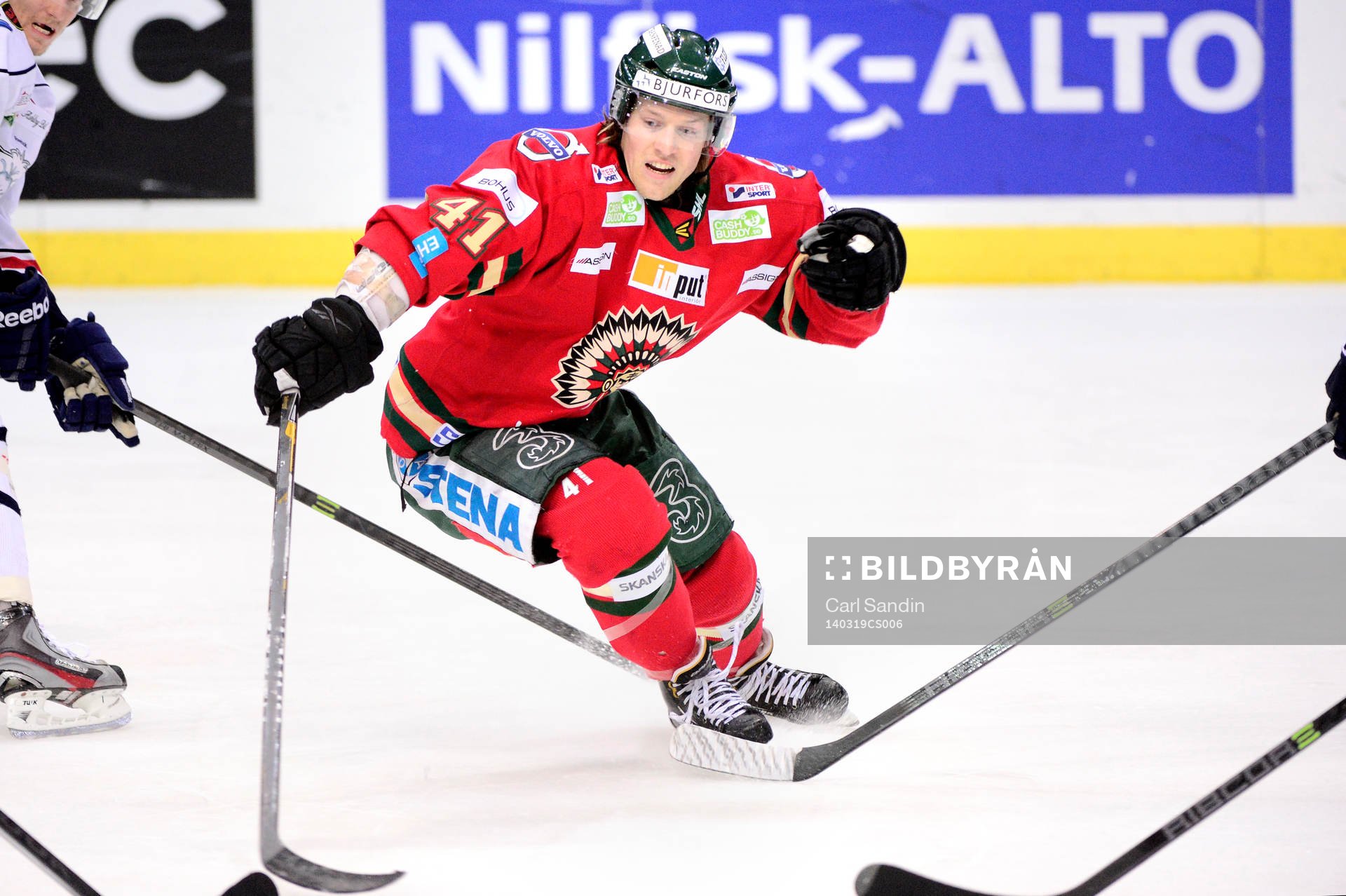 Frölundas Mathis Olimb tappar pucken