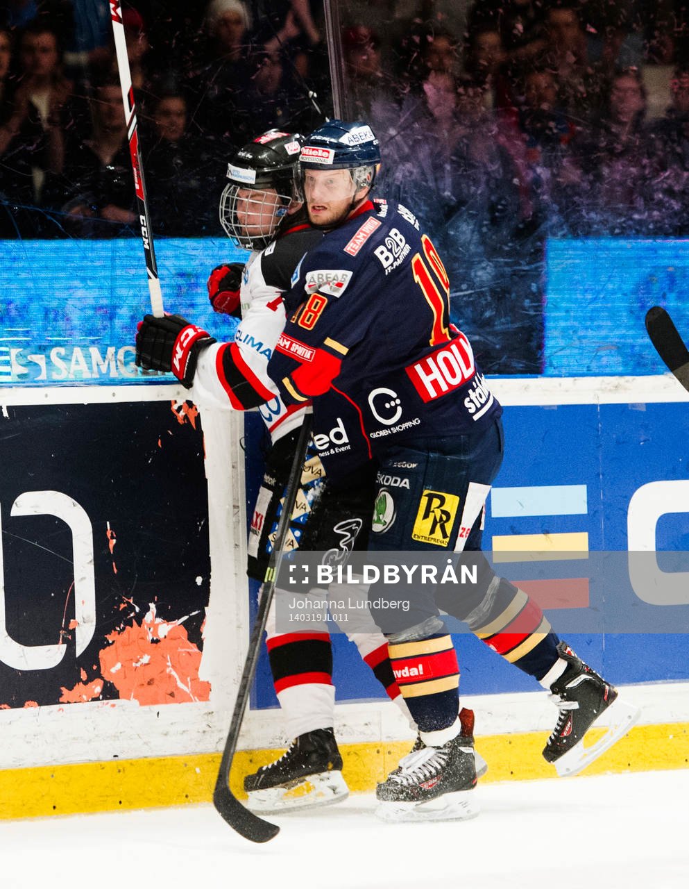 Djurgårdens Michael Holmqvist trycker till Malmö Redhawks