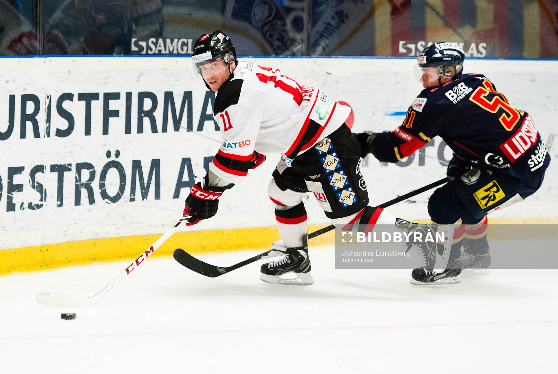 Malmö Redhawks Joey Tenute  jagas av Djurgårdens David