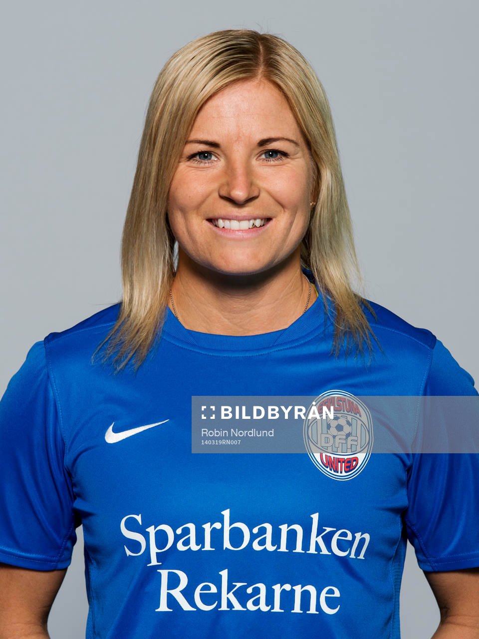 Damfotbollsspelaren Annica Svensson, Eskilstuna United, poserar för ett porträtt den 19 mars 2014 i Solna.