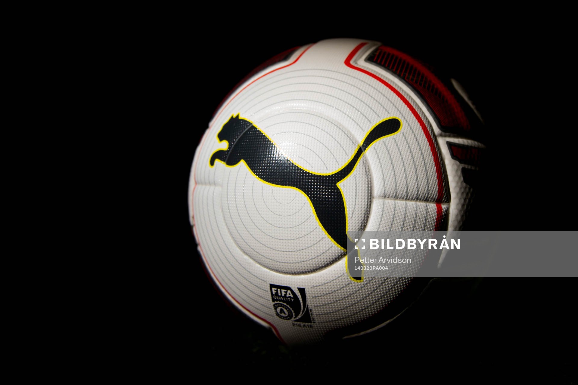 En fotboll från Puma