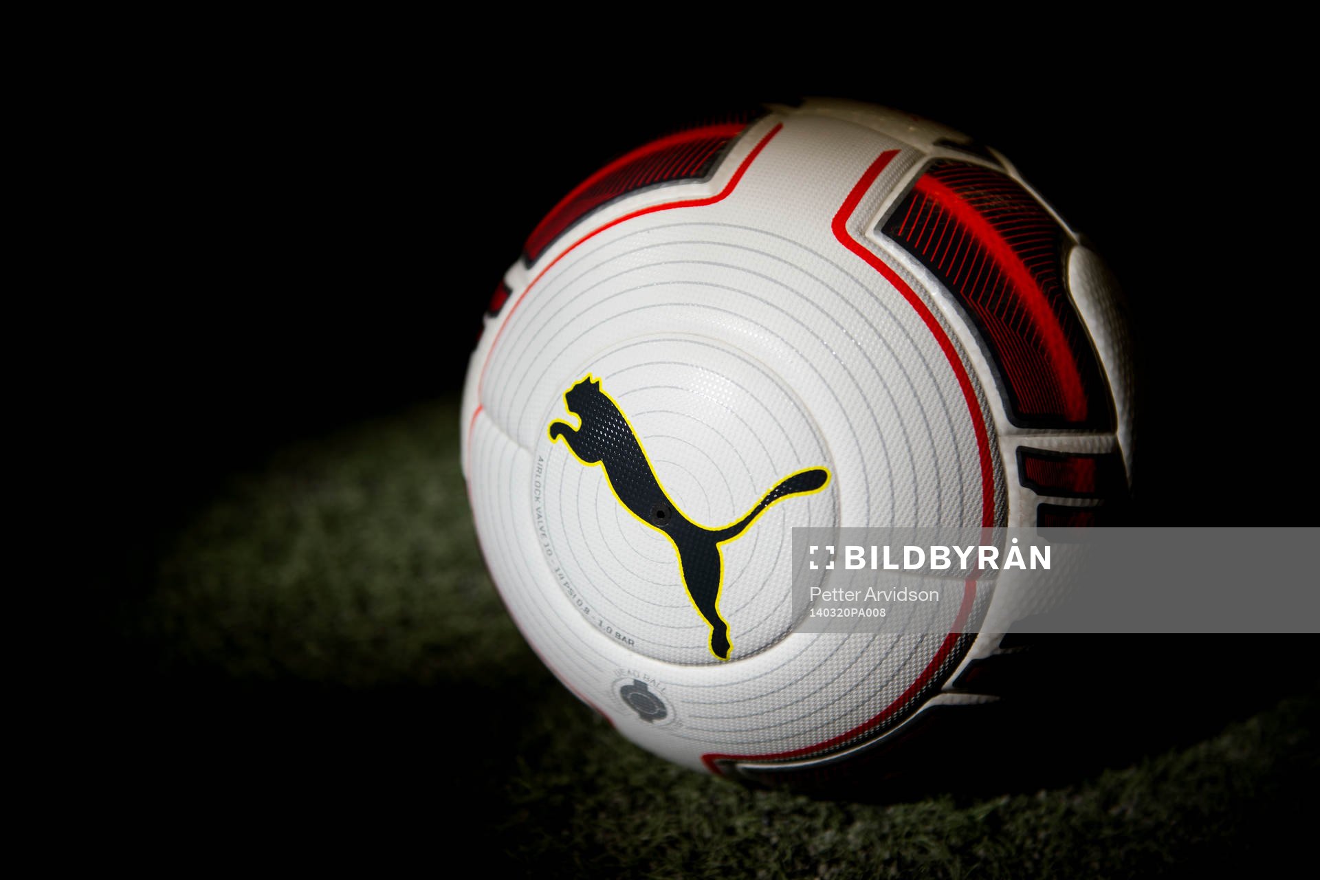 En fotboll från Puma