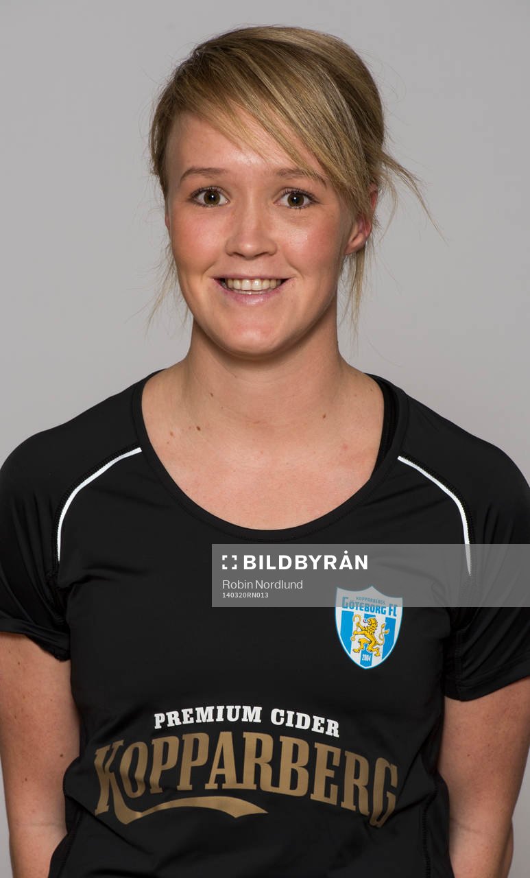 Damfotbollsspelaren Sofia Skog, Kopparbergs/Göteborg, poserar för ett porträtt den 20 mars 2014 i Göteborg.