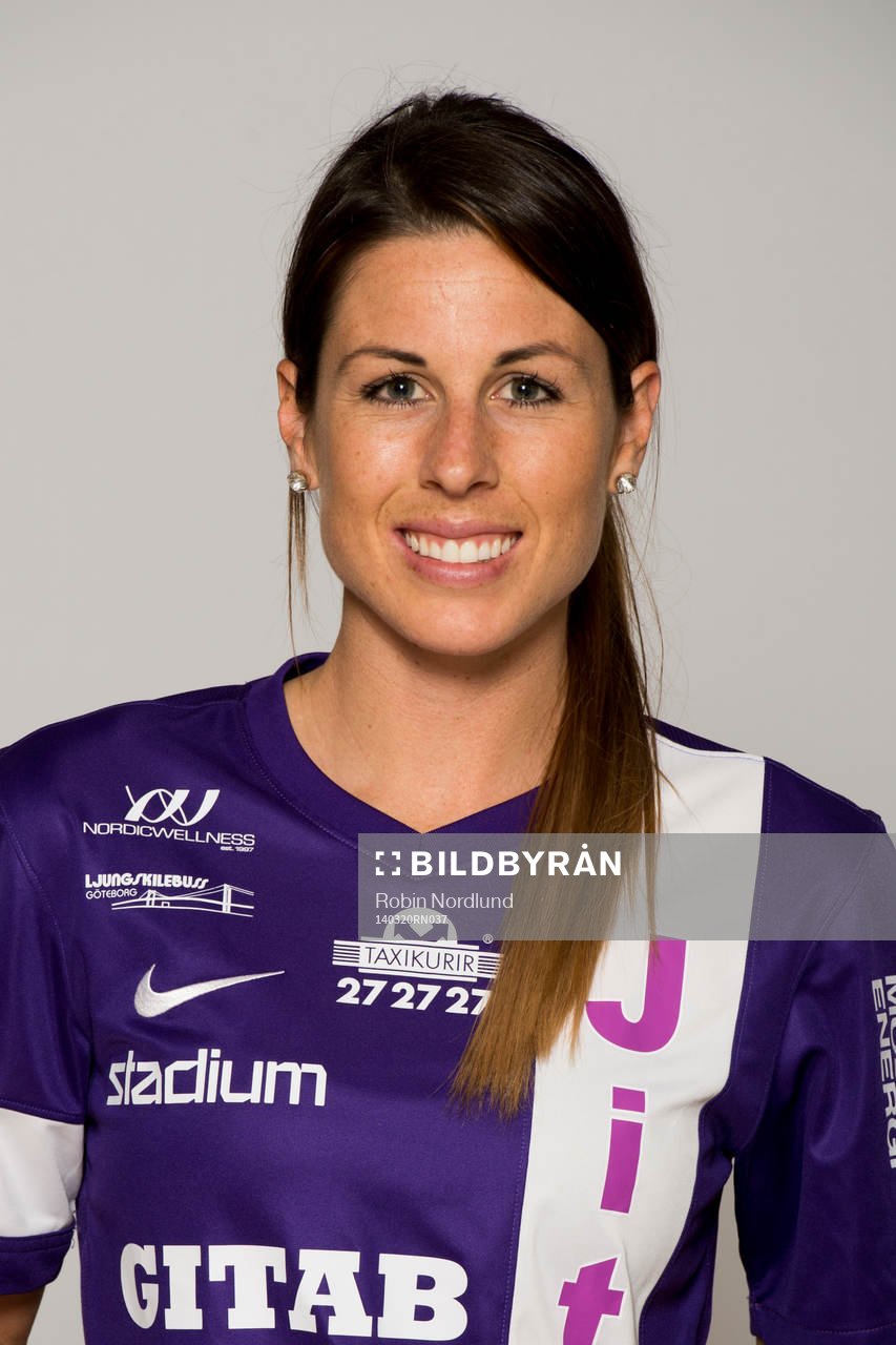 Damfotbollsspelaren Emily Zurrer, Jitex