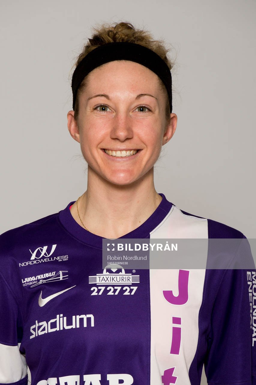 Damfotbollsspelaren Robyn Decker, Jitex