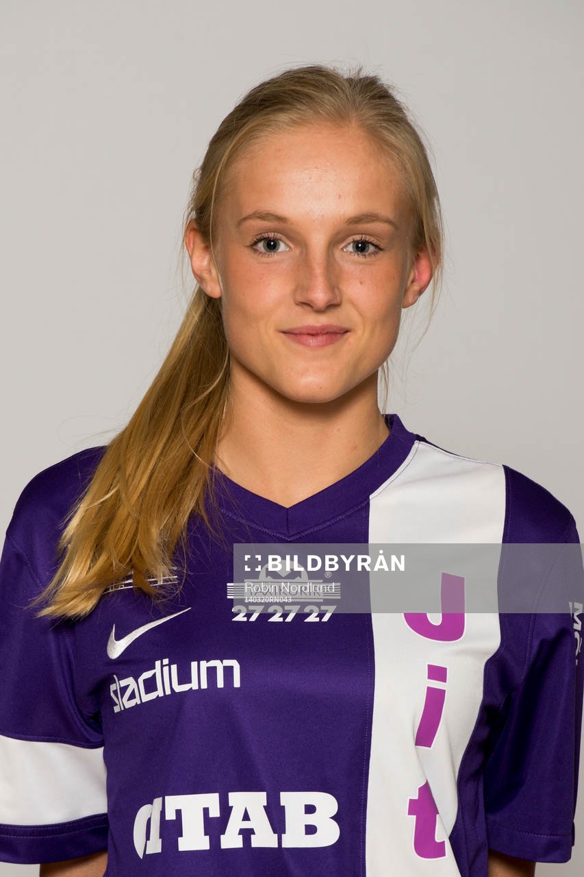 Damfotbollsspelaren Malin Thorén, Jitex, poserar för ett porträtt den 20 mars 2014 i Göteborg.