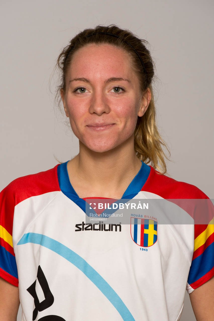 Damfotbollsspelaren Amanda Hallesjö, Hovås/Billdal, poserar för ett porträtt den 20 mars 2014 i Göteborg.