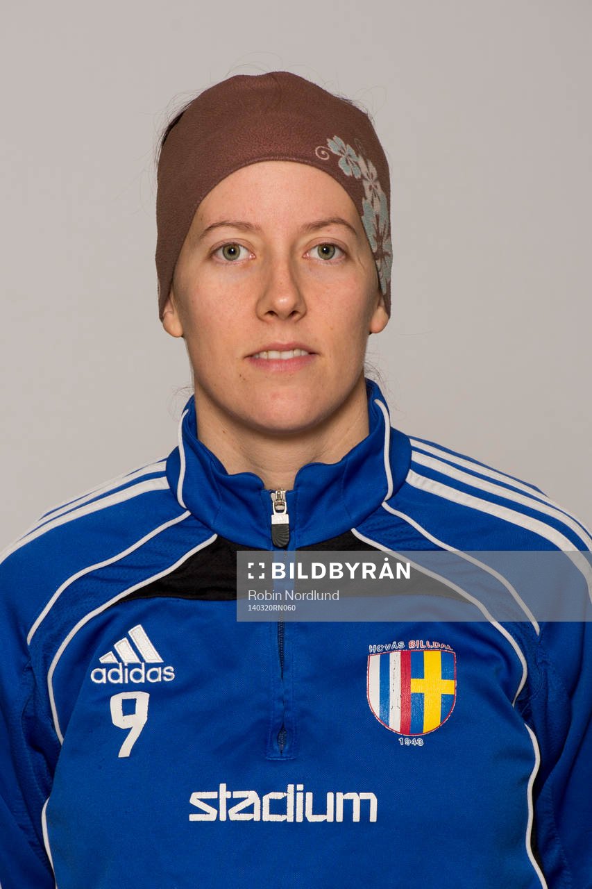 Damfotbollsspelaren Jenny Olsson, Målvakt, Hovås/Billdal, poserar för ett porträtt den 20 mars 2014 i Göteborg.