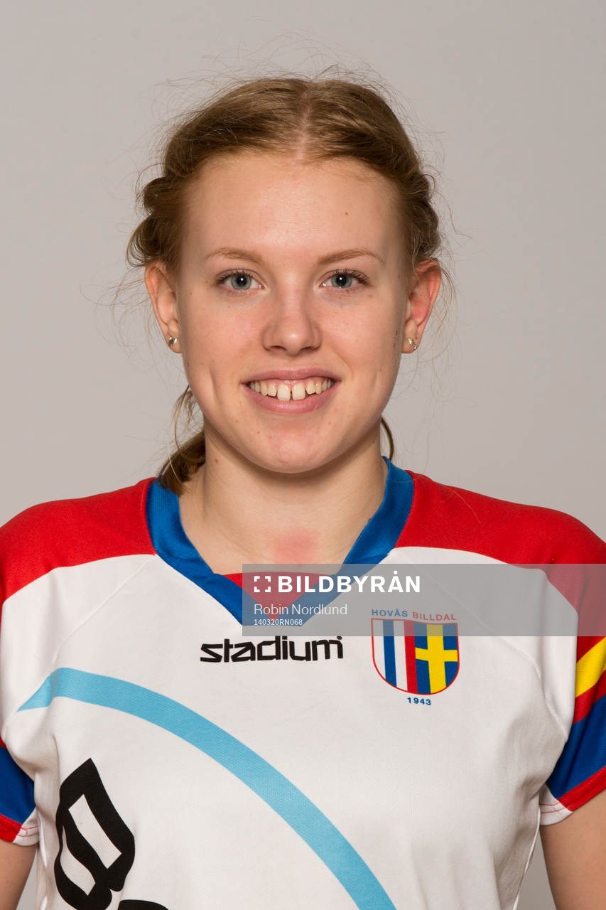 Damfotbollsspelaren Emma Thölin, Hovås/Billdal, poserar för ett porträtt den 20 mars 2014 i Göteborg.