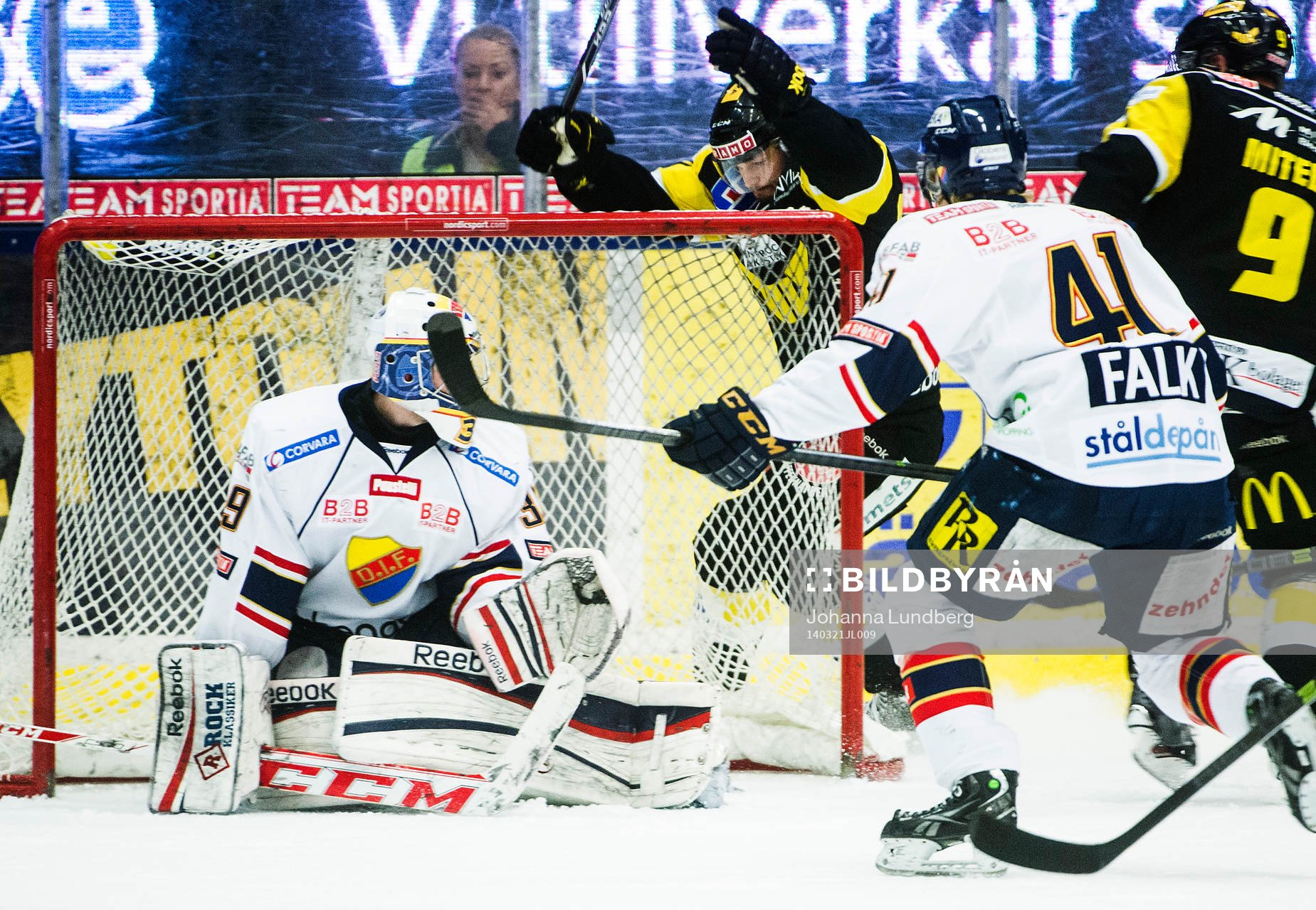 Västerås Tomas Mitell  gör 3-1 bakom Djurgårdens