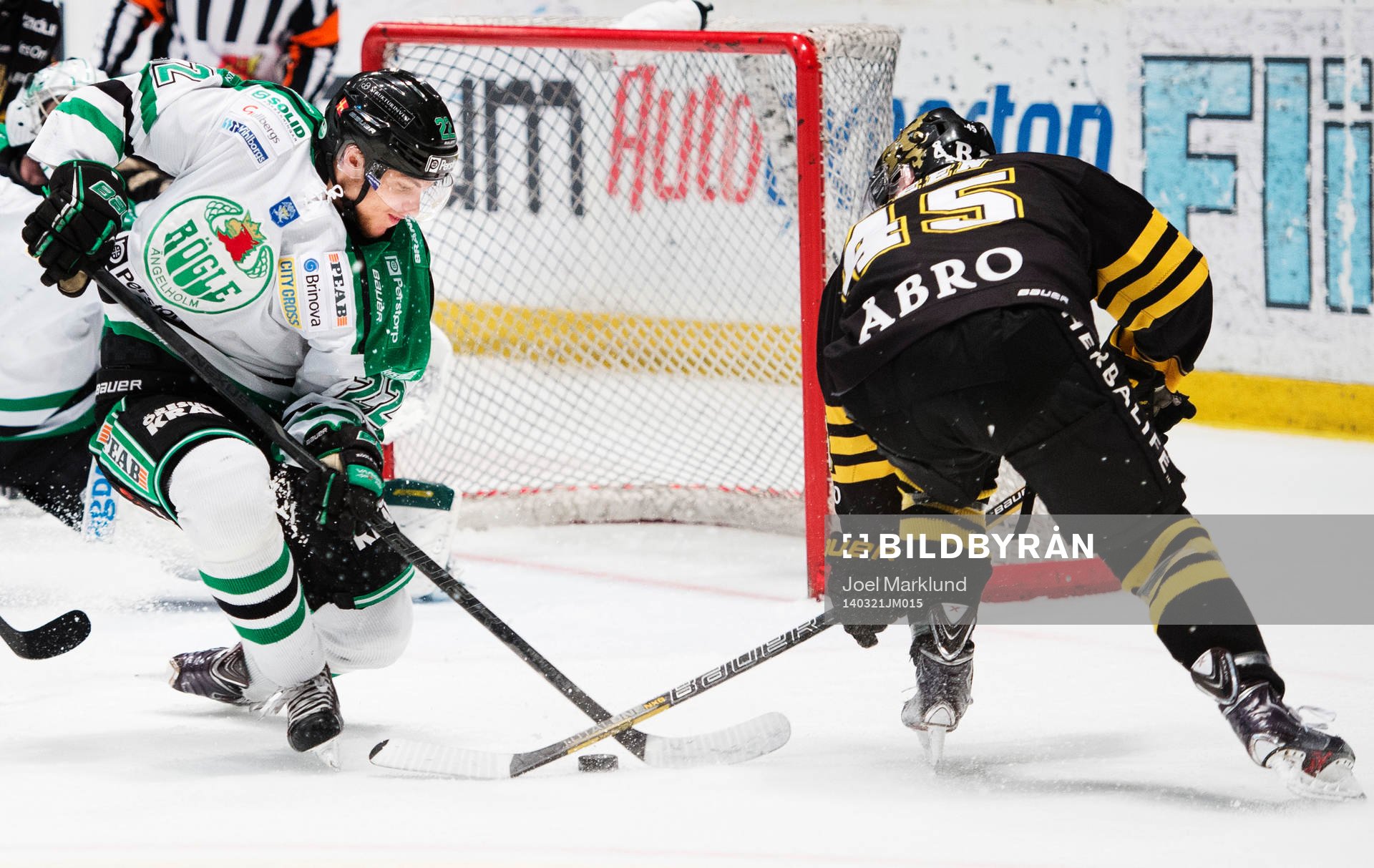 s Oscar Steen framför mål