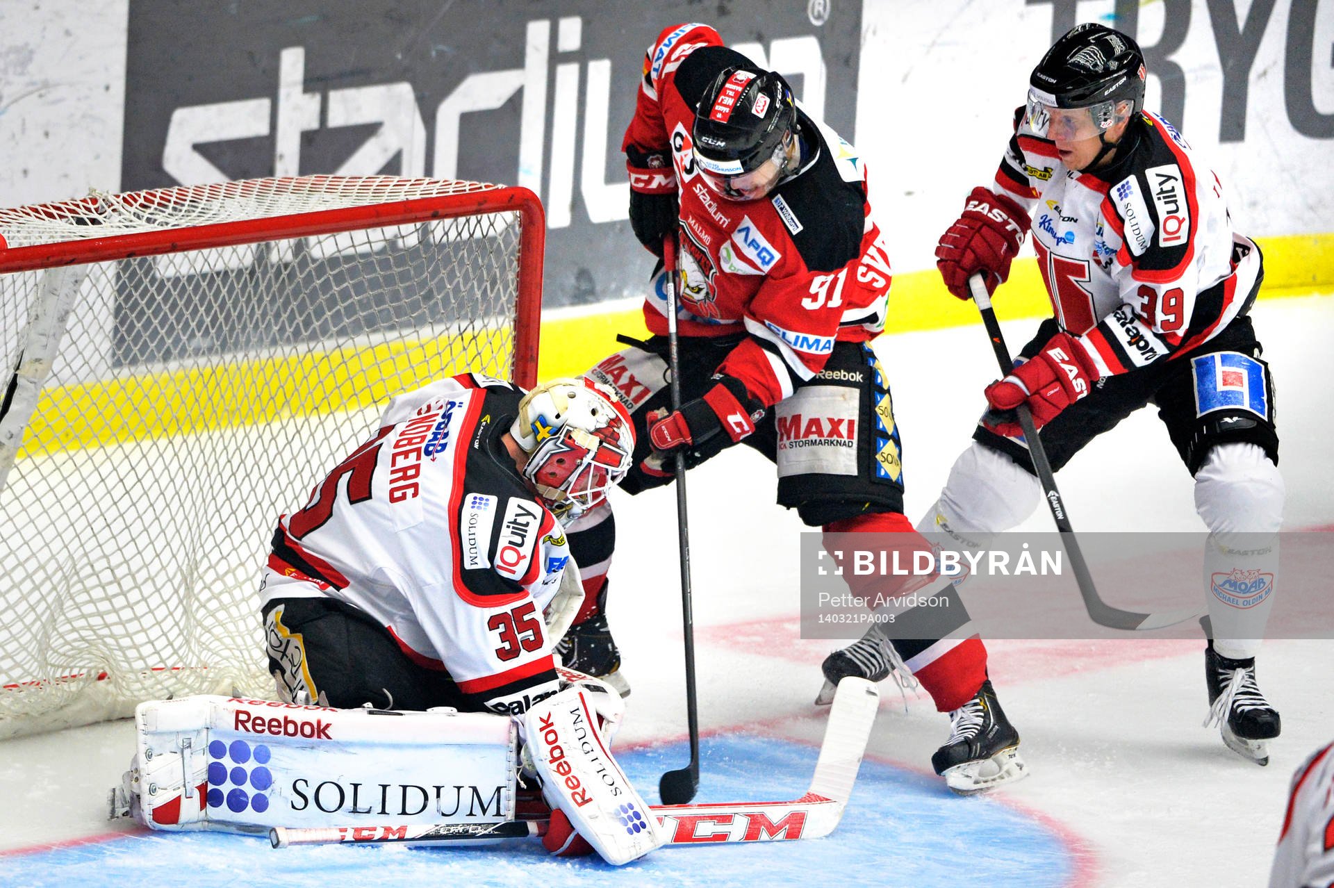 Malmö Redhawks Björn Svensson oroar framför Örebros
