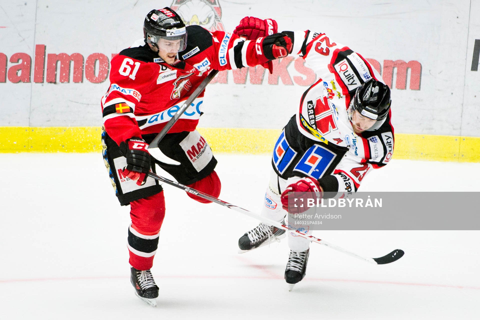 Malmö Redhawks Nicklas Jadeland trycker till Örebros