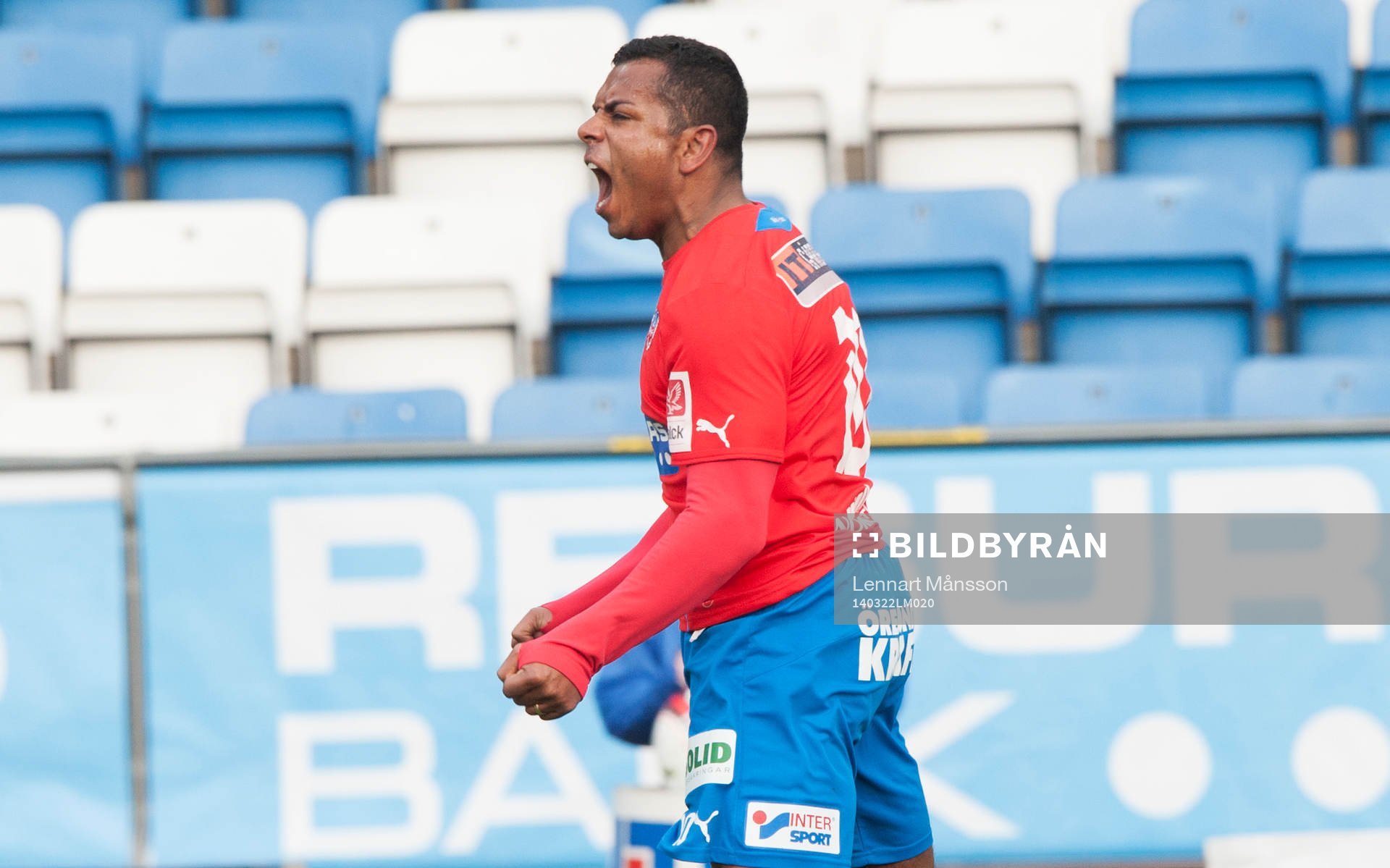 Helsingborgs Alvaro Santos har gjort 2-1 och jublar mot