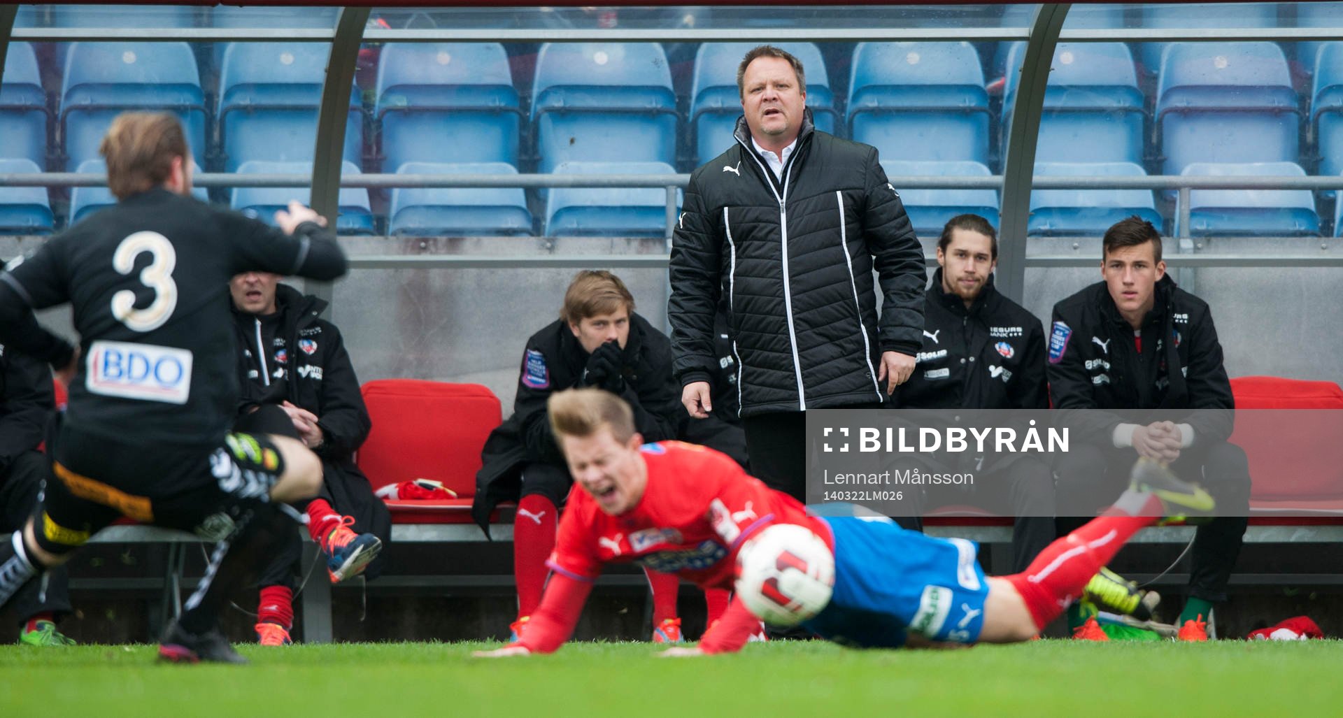 Helsingborgs tränare Roar Hansen ser när Emil Krafth