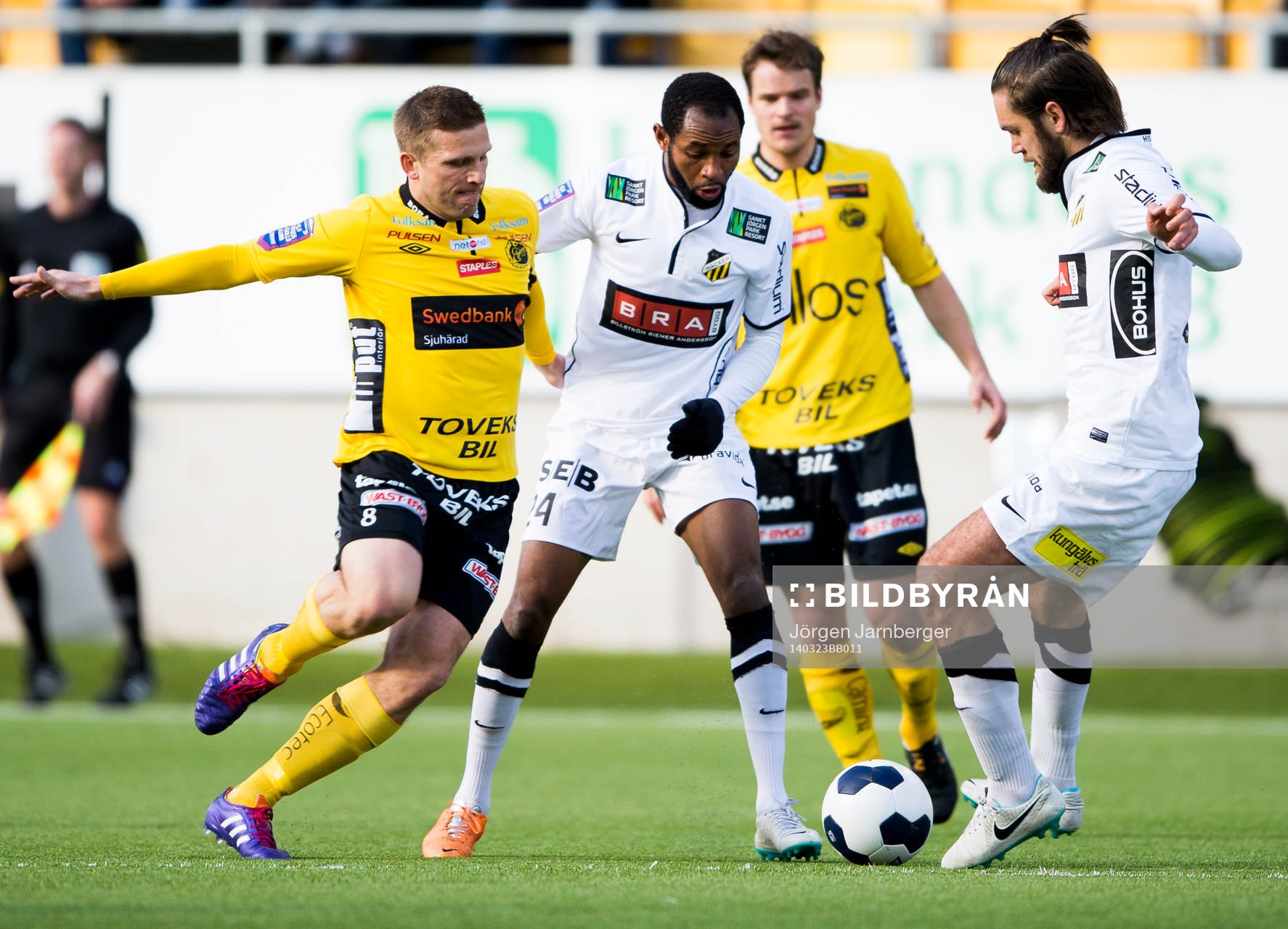 Kamp mellan Elfsborgs Anders Svensson och Häckens Rene