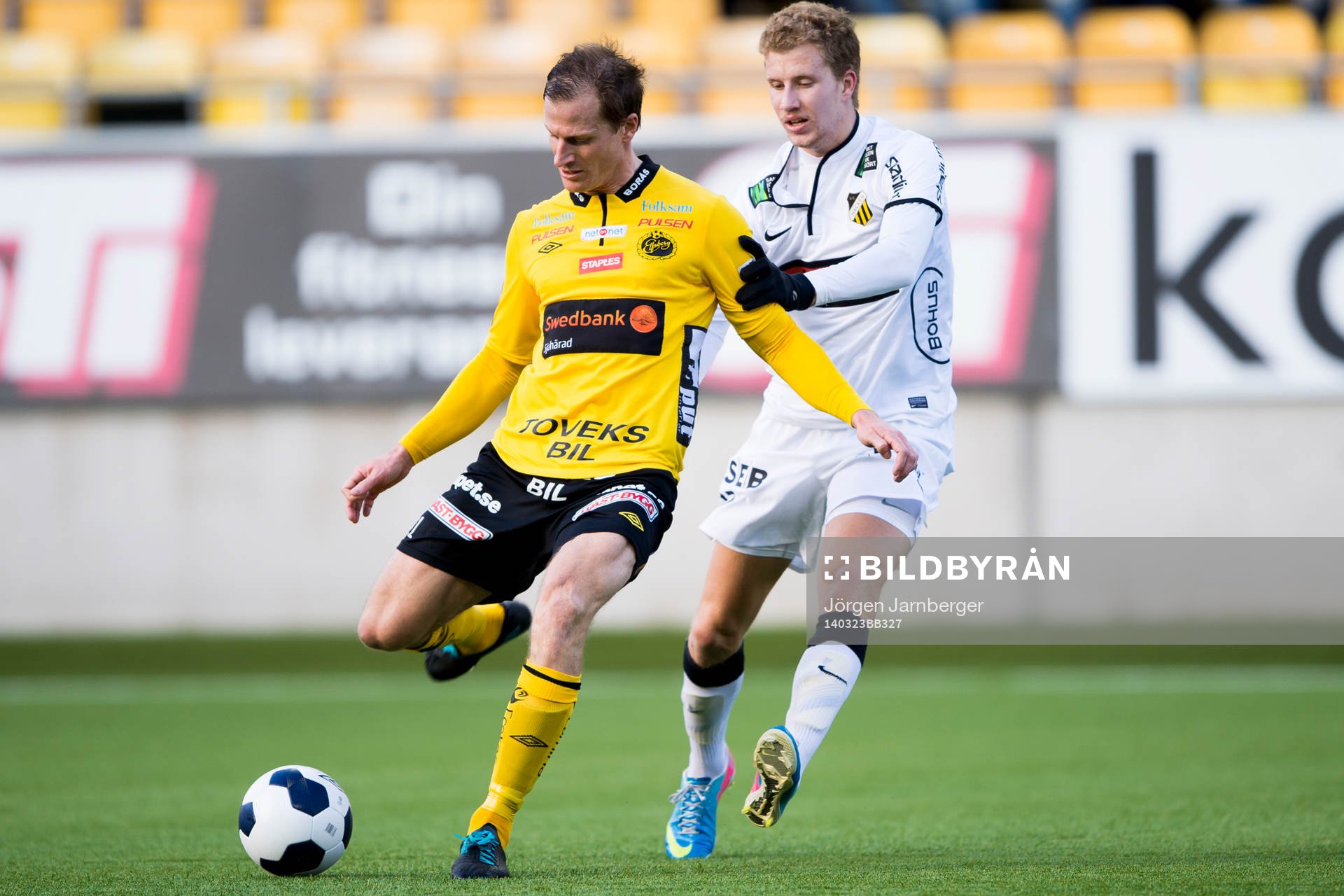 Kamp mellan Elfsborgs Daniel Mobaeck och Häckens Simon
