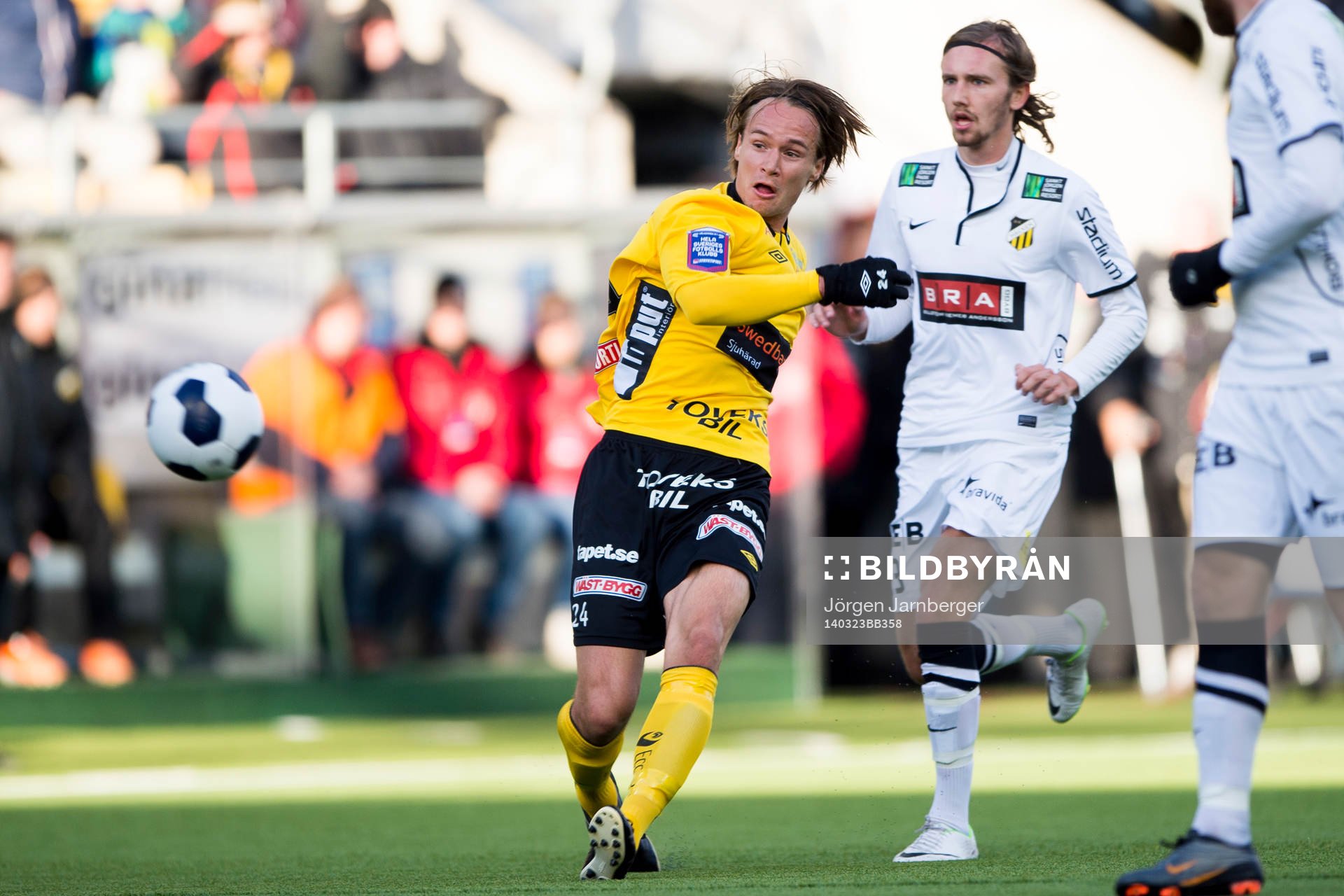 Elfsborgs Viktor Prodell skjuter på mål