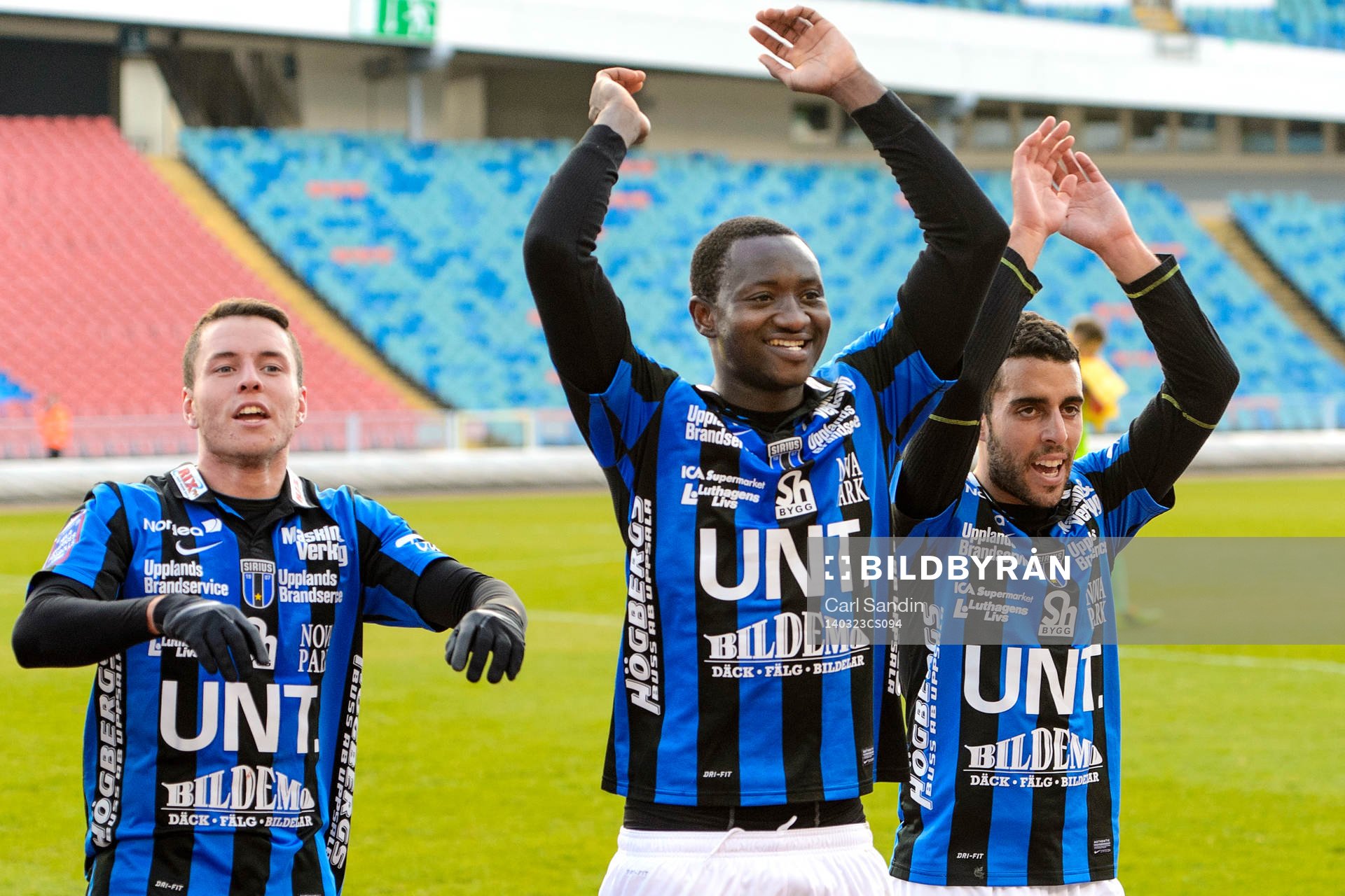 Sirius Moses Ogbu tackar publiken
