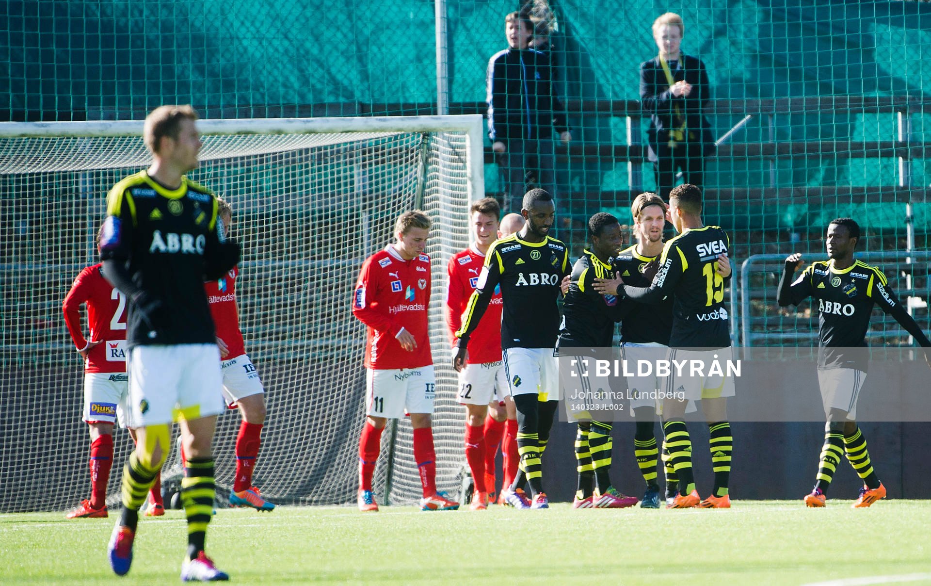 AIKs spelare jublar efter att Martin Lorentzon gjort 1-0 under en träningsmatch i fotboll mellan AIK och Kalmar den 23 mars 2014 i Stockholm.