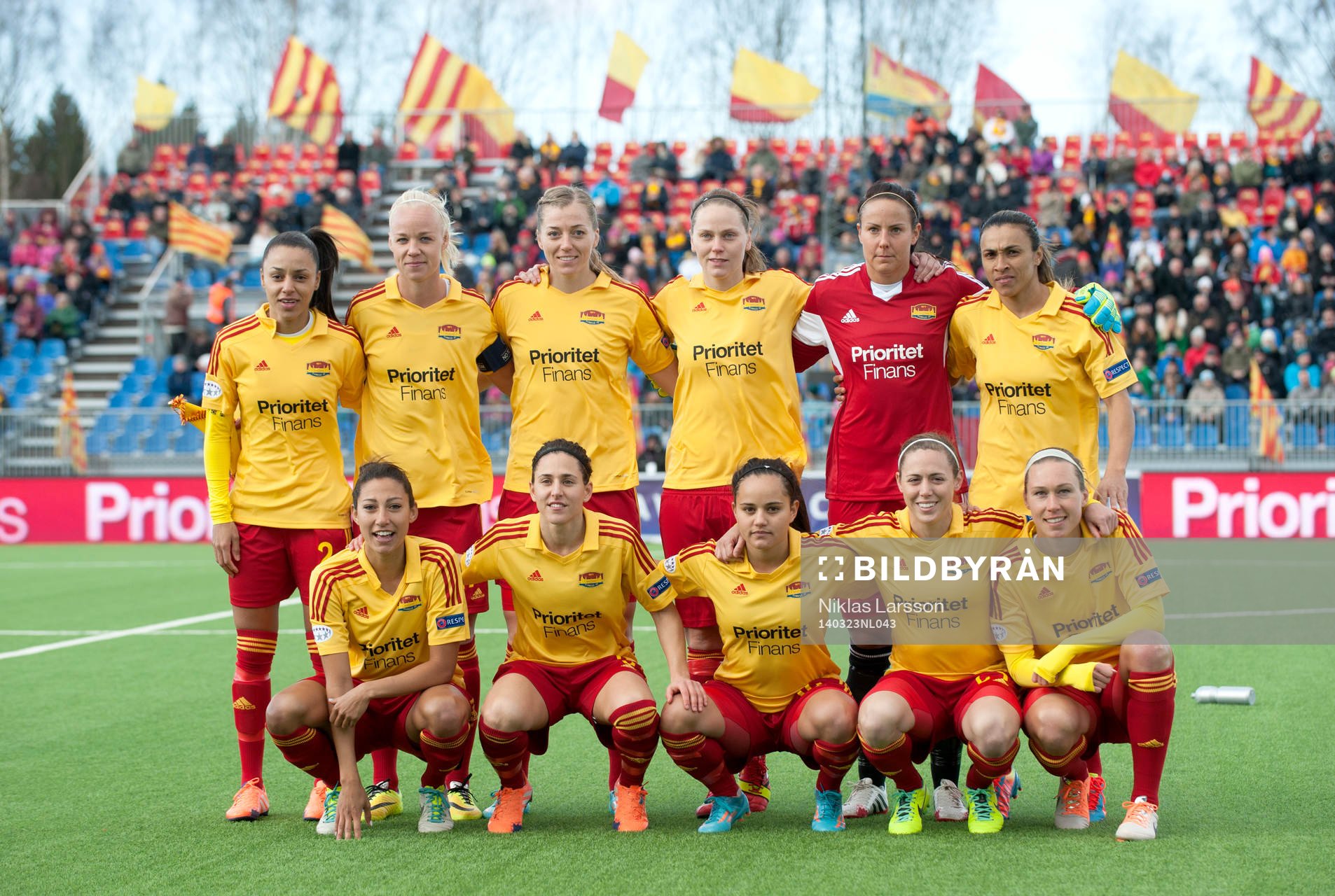 Tyresös lagbild innan kvartsfinalen av damernas champions