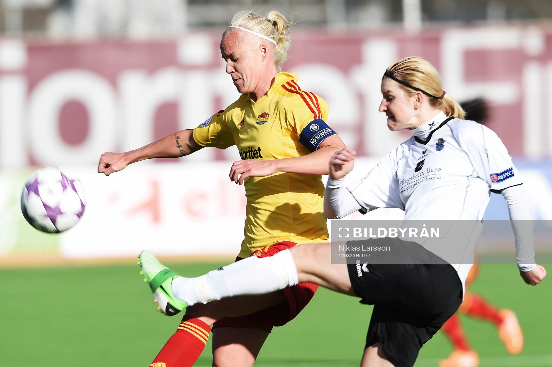 Neulengbachs Katharina Aufhauser och Tyresös Caroline Seger