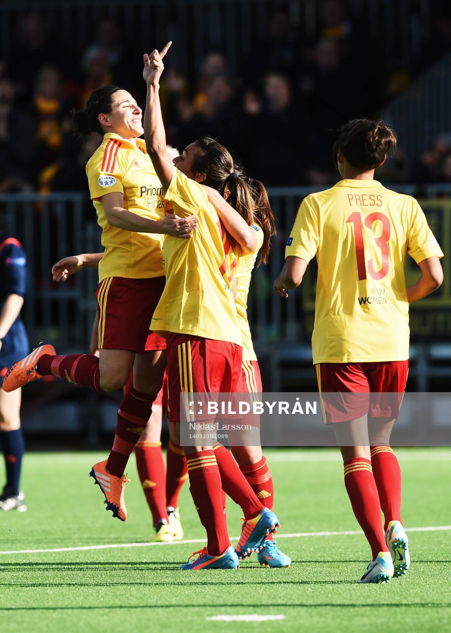 Tyresös Malin Diaz  och Marta Viera Da Silva jublar