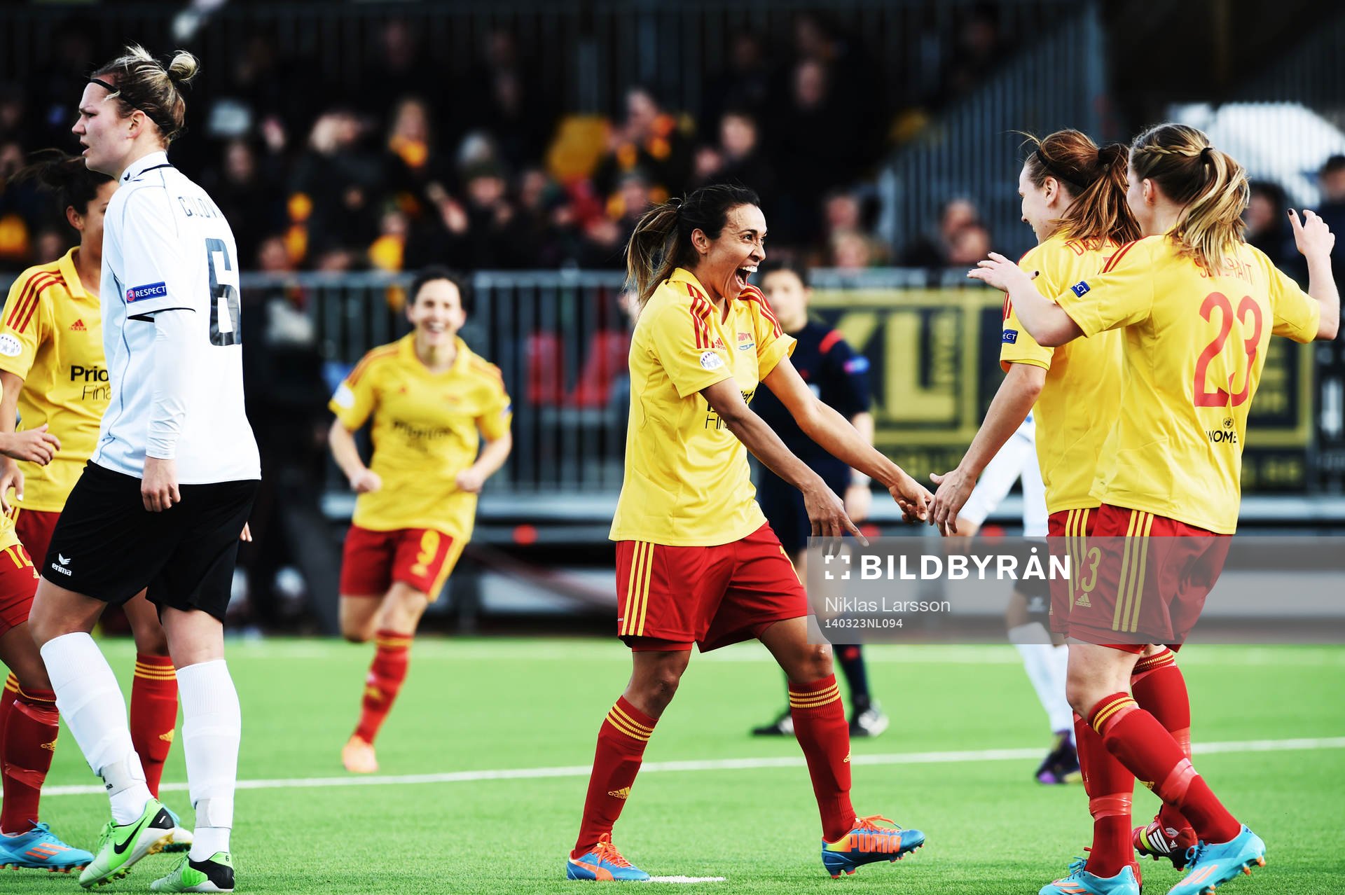 Tyresös Marta Viera Da Silva och Lisa Dahlkvist jublar efter 4-0 under kvartsfinalen av damernas champions league mellan Tyresö och Neulengbach 23 mars 2014 i Stockholm.