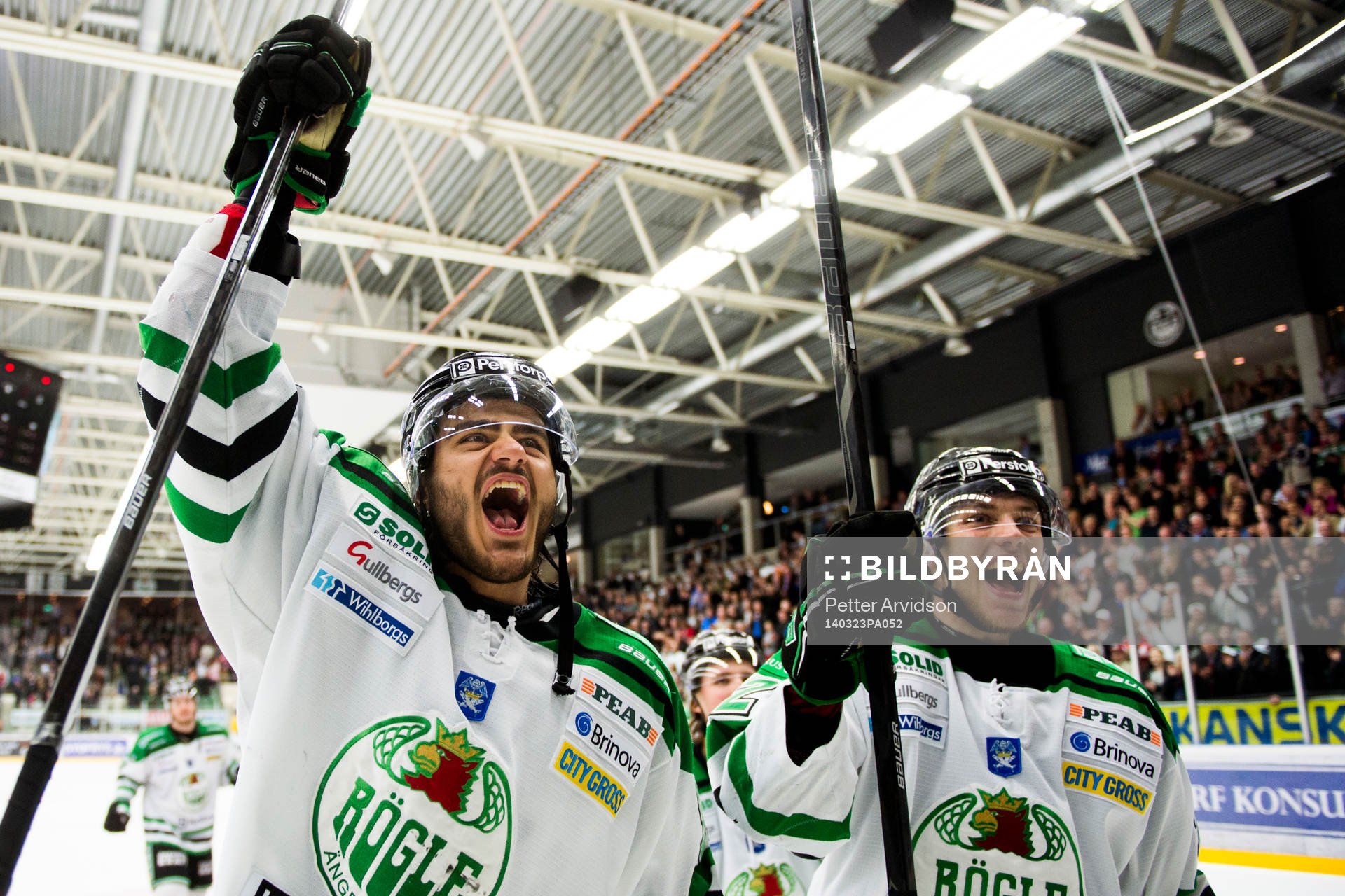 Rögles Eric Martinsson och Almen Bibic jublar