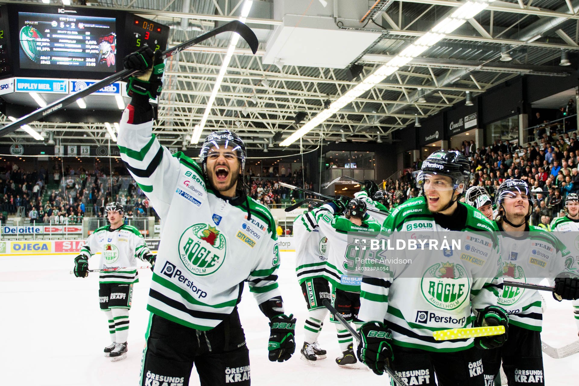 Rögles Eric Martinsson och Almen Bibic jublar