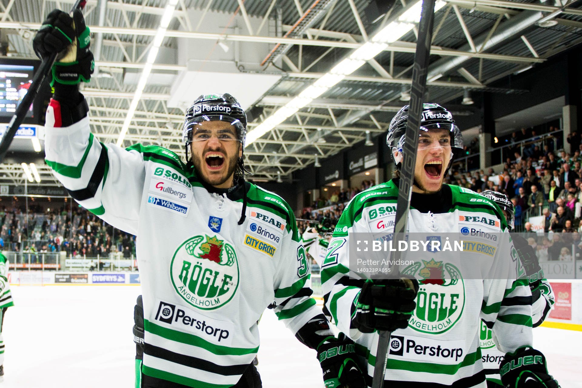 Rögles Eric Martinsson och Almen Bibic jublar