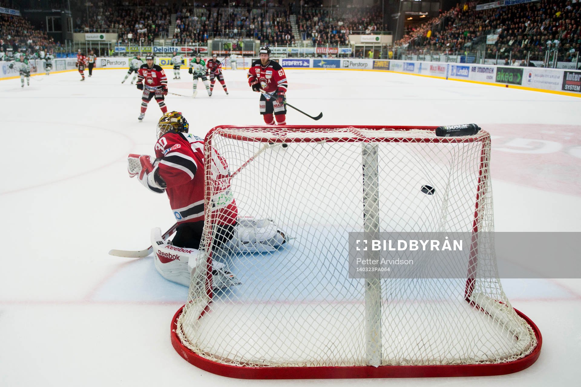 Rögles Kelsey Tessier (ej i bild) gör 5-2 bakom Malmös
