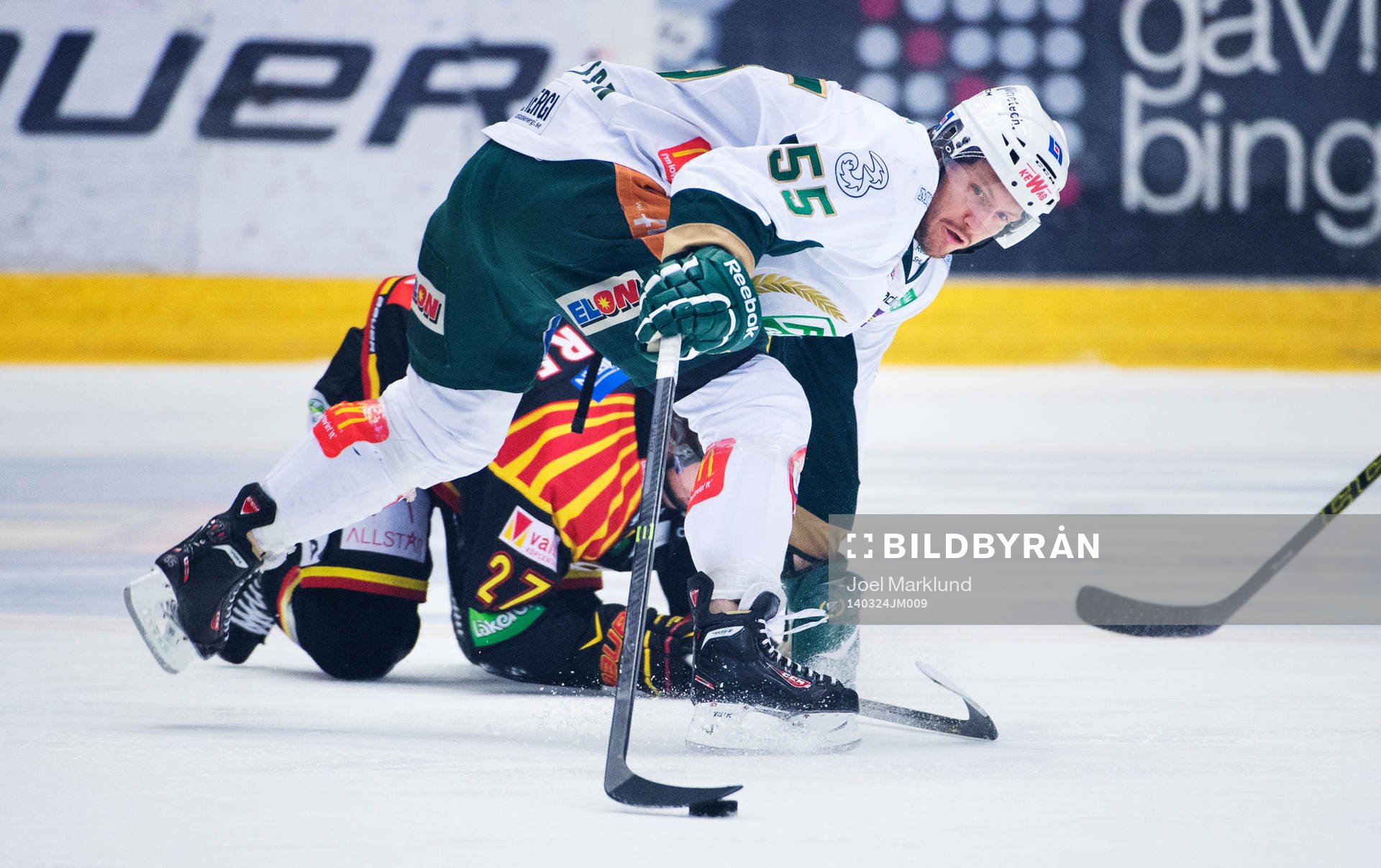 Färjestads Ole-Kristian Tollefsen sträcker sig