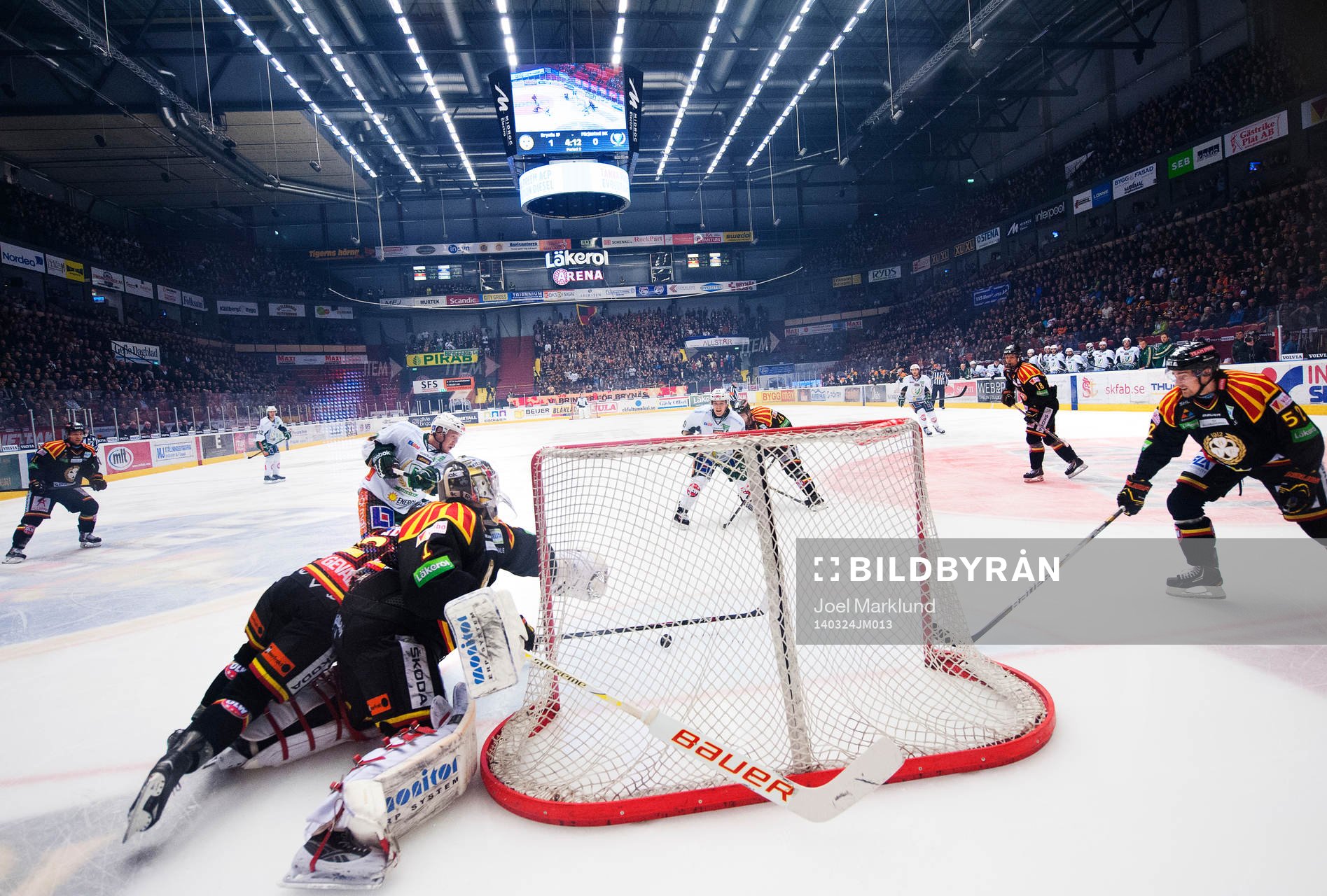 Färjestads Joakim Hillding skjuter in 1-1