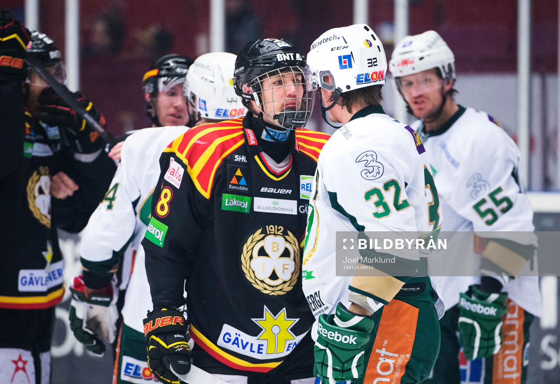 Brynäs Anton Rödin i bråk med Färjestads Magnus Nygren